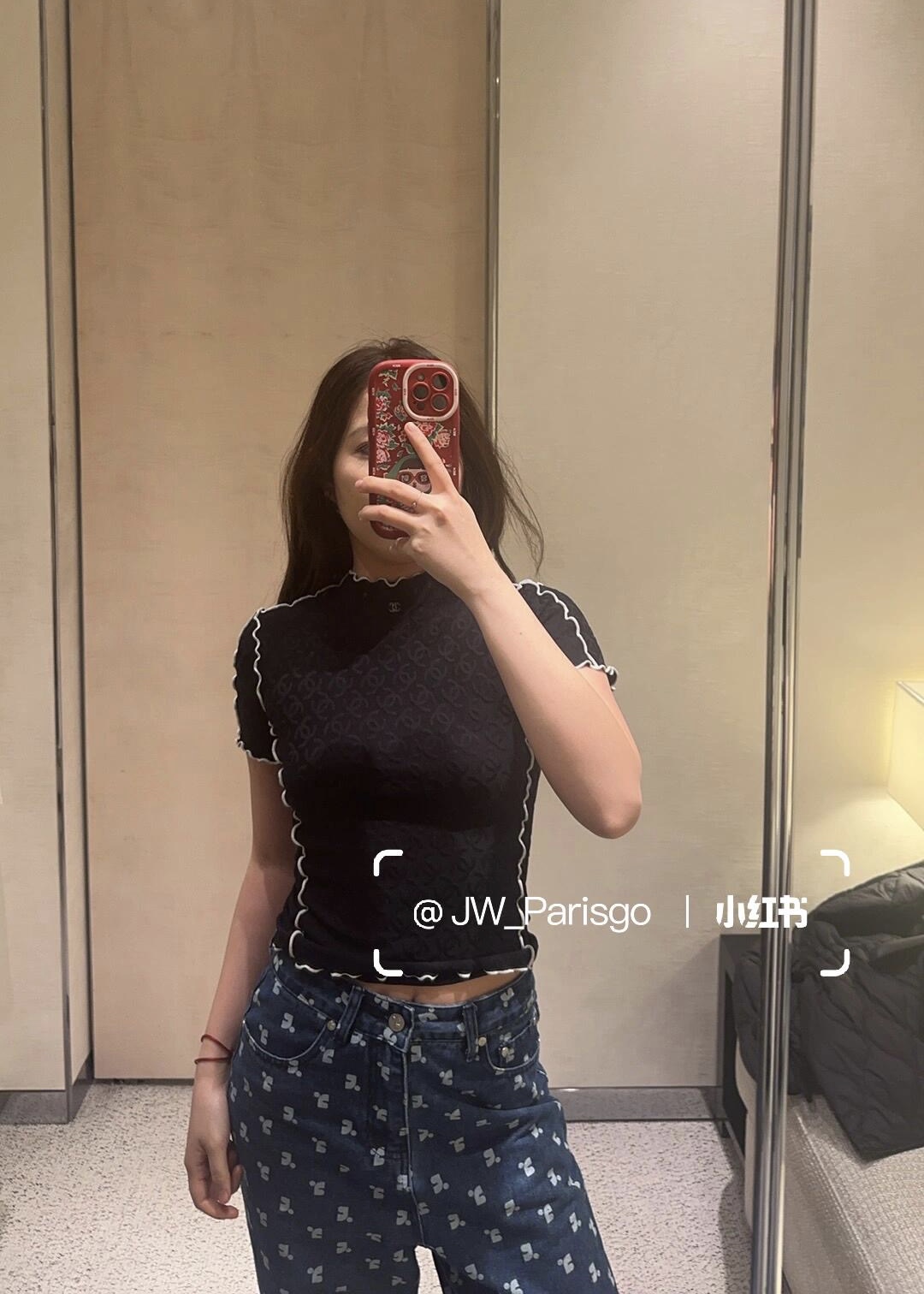 NO:329783,A new spring and summer style of Chane* 25s jacquard slim knitted top | Exclusive high-end production!  Contrasting color lace half-high neck design is versatile and age-reducing and fashionable!  Swiss machine 18-pin craft imported yarn has delicate texture and comfortable texture!  The full double C jacquard craftsmanship makes the age-reducing girl's slim fit and not picky on others' upper body to make her look slim!  S/M/L, Chanel, alexander wang19860909批Chane* 25s春夏新款 提花修身针织上衣丨独家高版出品！撞色花边半高领设计百搭减龄又时髦！瑞士机18针工艺进口纱线质感细腻舒适！满幅双C提花工艺,减龄少女穿搭修身版型不挑人上身巨显瘦！现货发售S/M/L,,chanel,alexander wang,Women's clothing