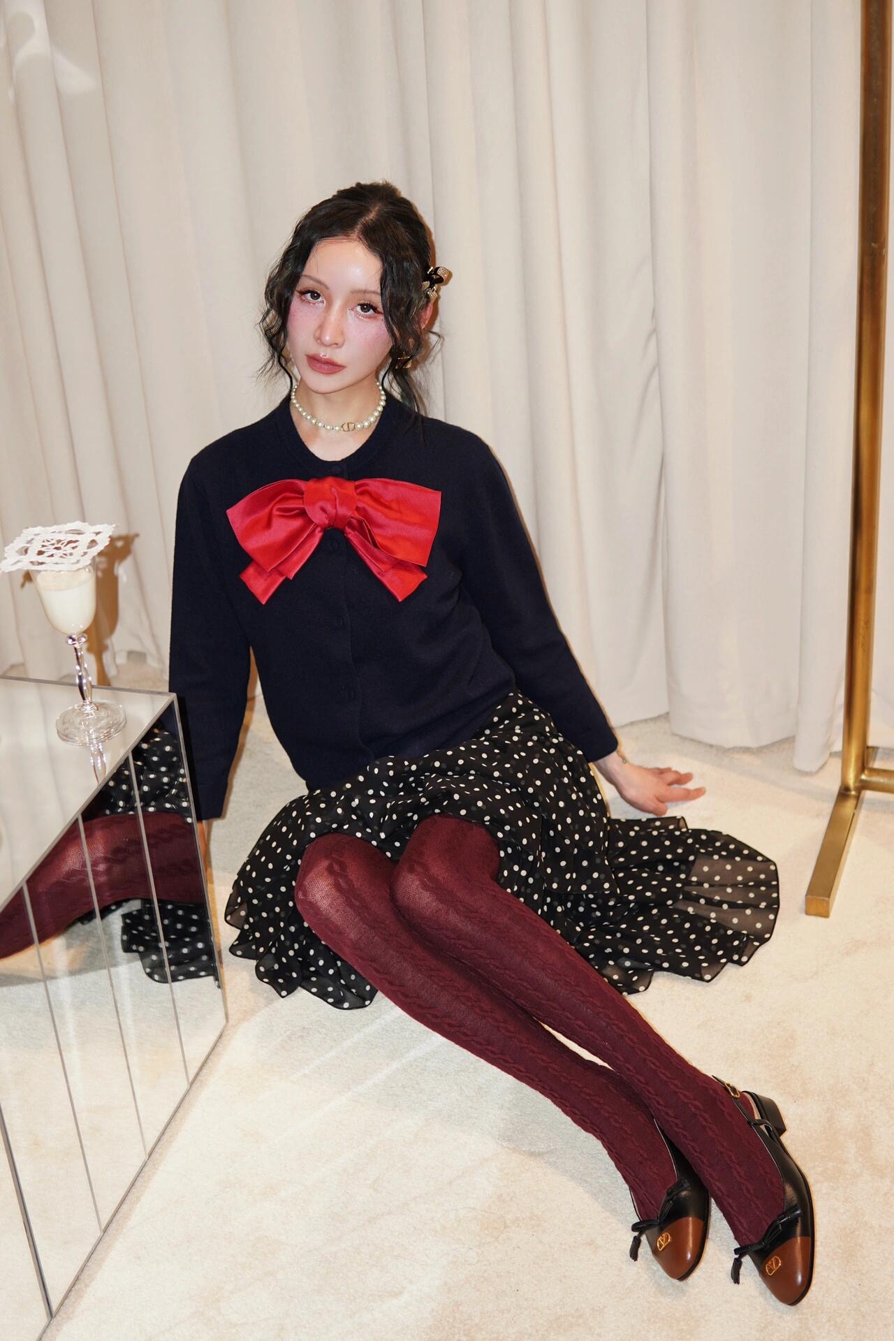 NO:329794,Batch Valenti*o 25s spring and summer new style silk polka dot skirt丨Exclusive yb development!  High-end production!  The classic black and white polka dots will never be outdated no matter how you look at it. Retro and fashion are perfectly blended. The cake-style layered skirt breaks the dullness and shows softness and exquisiteness. One set is super beautiful. Whether it is worn alone or the other, it is super stylish. It is simply a universal tool for outfits!  S/M/L, valentino, skirts, real silk, alexander wang19860909批 Valenti*o 25s春夏新款 真丝波点半裙丨独家yb开发！高版出品！经典的黑白波点怎么看都不会过时,复古与时尚完美融合,蛋糕式层叠裙摆打破沉闷展现柔美精致,一套搭超美 不管是单穿或一套都超级有范儿,简直是穿搭的万能利器！现货发售S/M/L,,valentino,skirts,real silk,alexander wang,Women's clothing