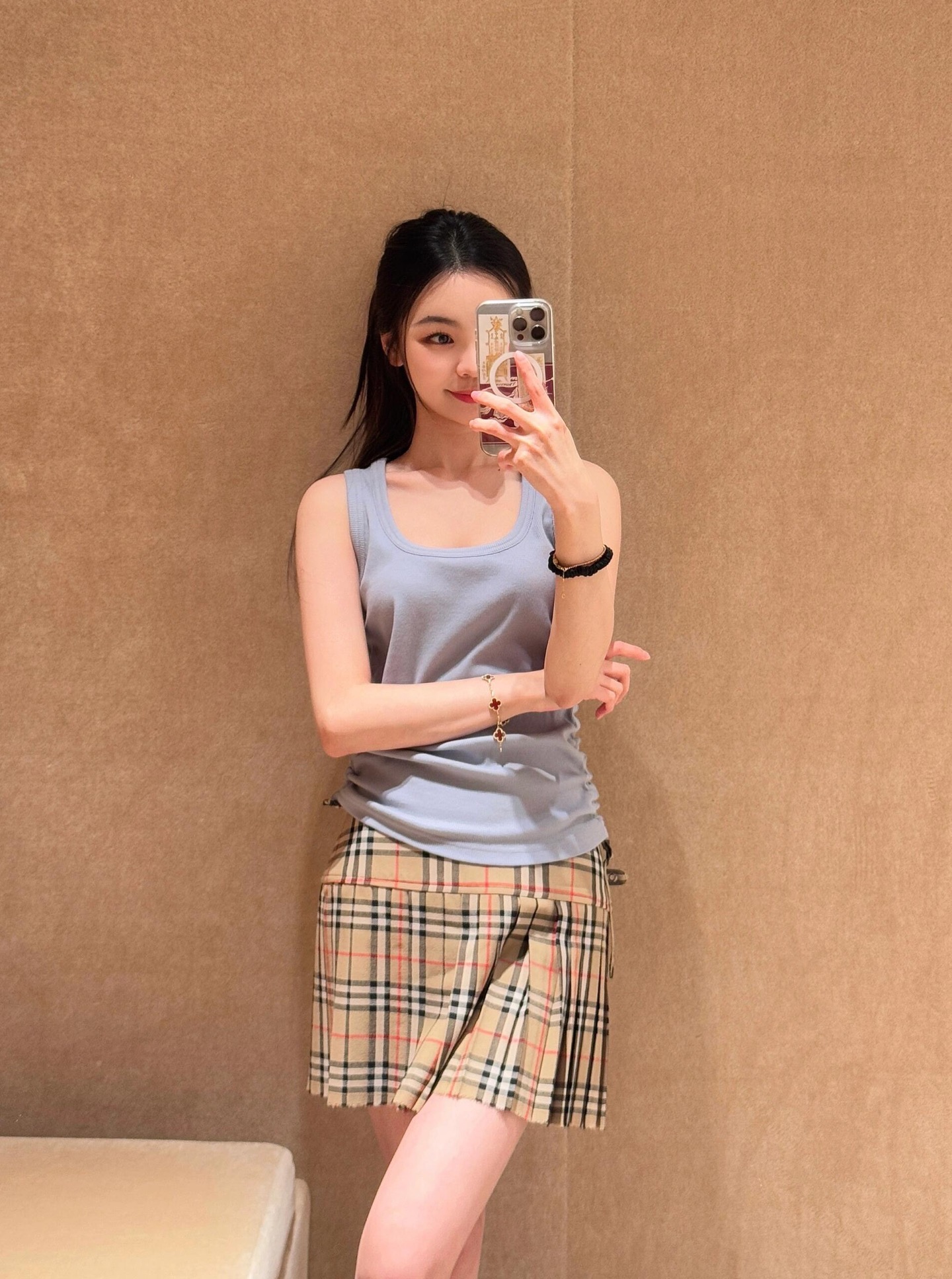 NO:329742,Batch Burberr* 25Ss Spring and Summer New Style, Drawstring Design on both sides, Knight logo logo embroidered vest top | Exclusive yb development!  High-end production!  Simple and fashionable item!  The classic basic style is versatile and not picky!  The plaid drawstring design on both sides is casual and handsome imported pure cotton texture is excellent!  Highly recommend the private retention model. S/M/L is available in stock, burberry, alexander wang19860909批 Burberr* 25Ss春夏新款 两侧抽绳设计骑士logo徽标刺绣背心上衣丨独家yb开发！高版出品！简约时髦精单品！经典基础款版型百搭不挑人！两侧格纹抽绳设计休闲帅气进口纯棉质感超赞！强烈推荐自留款.现货发售S/M/L,,burberry,alexander wang,Women's clothing