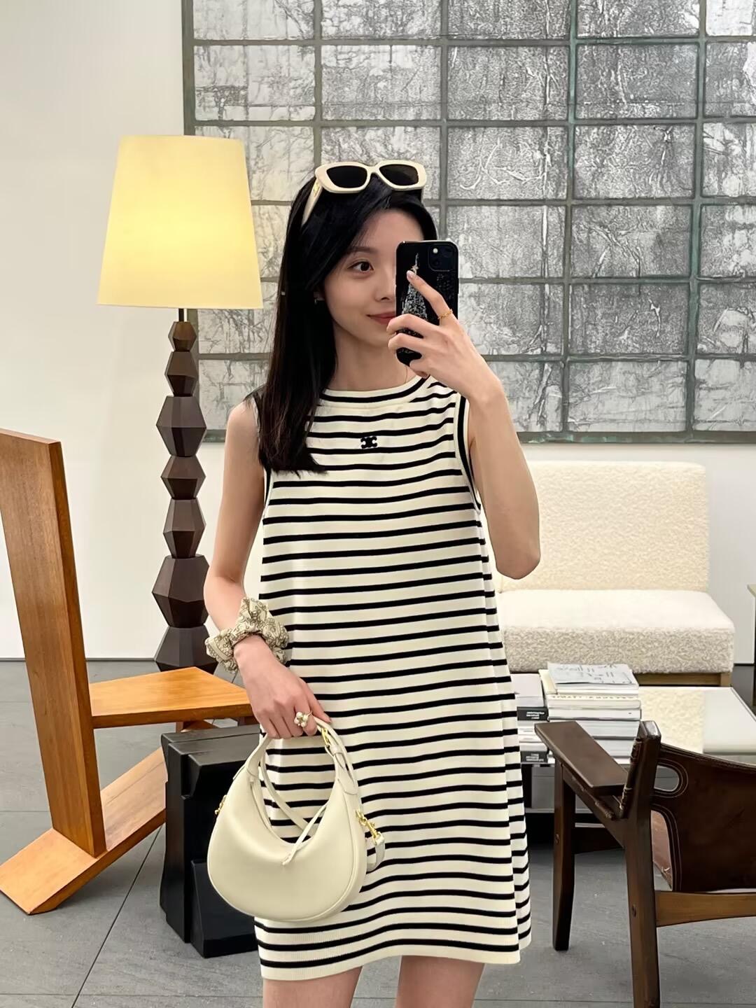 NO:330368,Celin* 25Ss spring and summer new style micro-label embroidered striped knitted vest skirt丨Exclusive yb development!  High-end production!  Weaving with customized yarn, carefully colored and dyed, perfectly restored the ideal quality!  The wool yarn is soft and skin-friendly. When worn, it feels like being gently embraced by clouds, and it feels so comfortable!  Moreover, the obvious plush texture makes the skirt more weighty, and every step exudes a sense of luxury!  S/M/L, celine, skirts, alexander wang19860909Celin* 25Ss春夏新款 微标刺绣条纹针织背心裙丨独家yb开发！高版出品！采用定制纱线织造,经过精心定色定染,完美还原理想品相！羊毛纱线柔软亲肤,穿上仿佛被云朵轻轻拥抱,舒适感爆棚！而且明显的毛绒料质感,让裙子更显份量,每一步都散发着高级感！现货发售S/M/L,,celine,skirts,alexander wang,Women's clothing