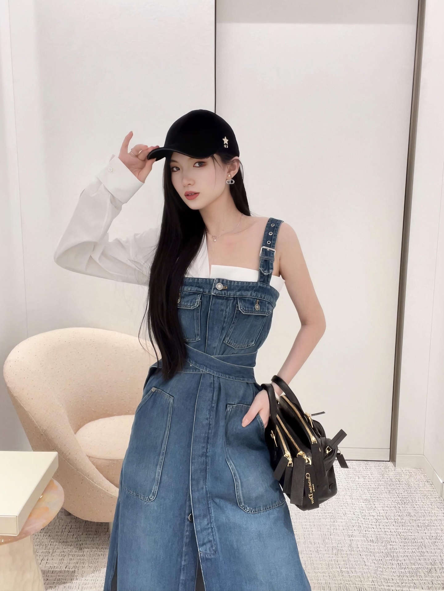 NO:330338,Dio* 25Ss Spring and Summer New Style Bee Embroidered Denim Asymmetric Dress丨Exclusive YB Development!  High-end production!  Washed cowboy fabric The fitted tailoring design shows the high-end texture!  Whether it is vacation or daily outfit, it is very promising and has its own aura!  !  It is a fashion item that can improve one's temperament!  Real high-end products can easily grasp the early spring atmosphere, babies, hurry up and take action!  S/M/L, dior, skirts, alexander wang19860909Dio* 25Ss春夏新款 蜜蜂刺绣牛仔不对称连衣裙丨独家yb开发！高版出品！洗水牛仔面料 合身的剪裁设计尽显高级质感！无论是度假还是日常穿搭都非常出片且自带气场！！是能让自身气质提升的时尚单品！实打实的高端品轻轻松松拿捏早春氛围感宝宝们赶紧行动吧！现货发售S/M/L,,dior,skirts,alexander wang,Women's clothing