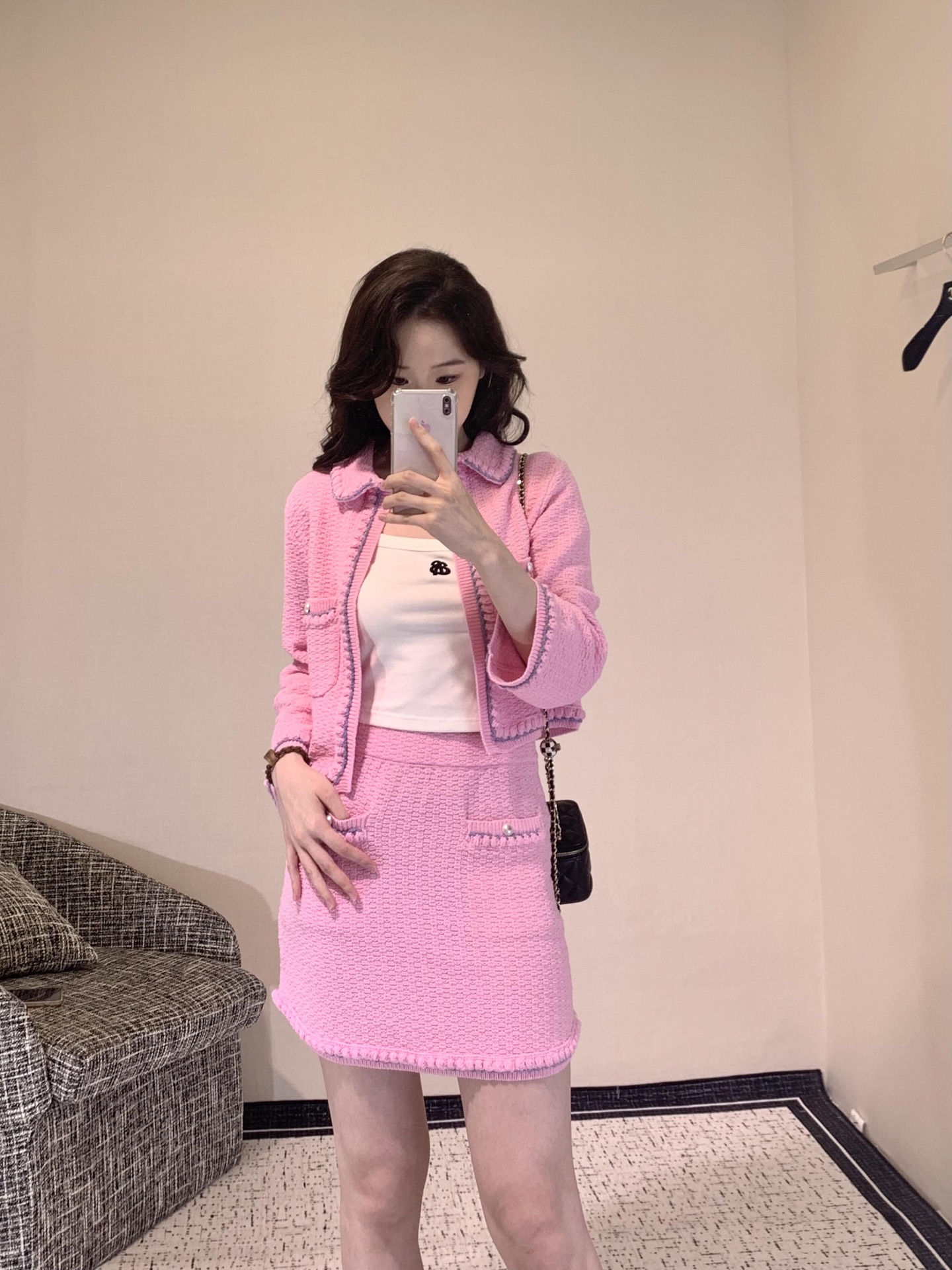 NO:330331,Chane* 25p spring and summer new style super pink hand-held ribbon skirt丨Exclusive yb development!  High-end production!  A beautiful little fairy white and rich beauty artifact!  Heavy Industry customized special yarns are elegant and beautiful!  The premium tones are luxurious and high-end. The classic style is versatile and fashionable and high-end!  Details are comprehensive and perfect for the workmanship quality. S/M/L is available in stock, chanel, skirts, alexander wang19860909Chane* 25p春夏新款 超粉嫩的手摇织带半裙丨独家yb开发！高版出品！绝美小仙女白富美神器！重工定制特种纱线优雅气质又美又仙！高级色调奢华又高级.经典版型百搭不挑人时髦又高级！细节全面到位完美做工品质.现货发售S/M/L,,chanel,skirts,alexander wang,Women's clothing