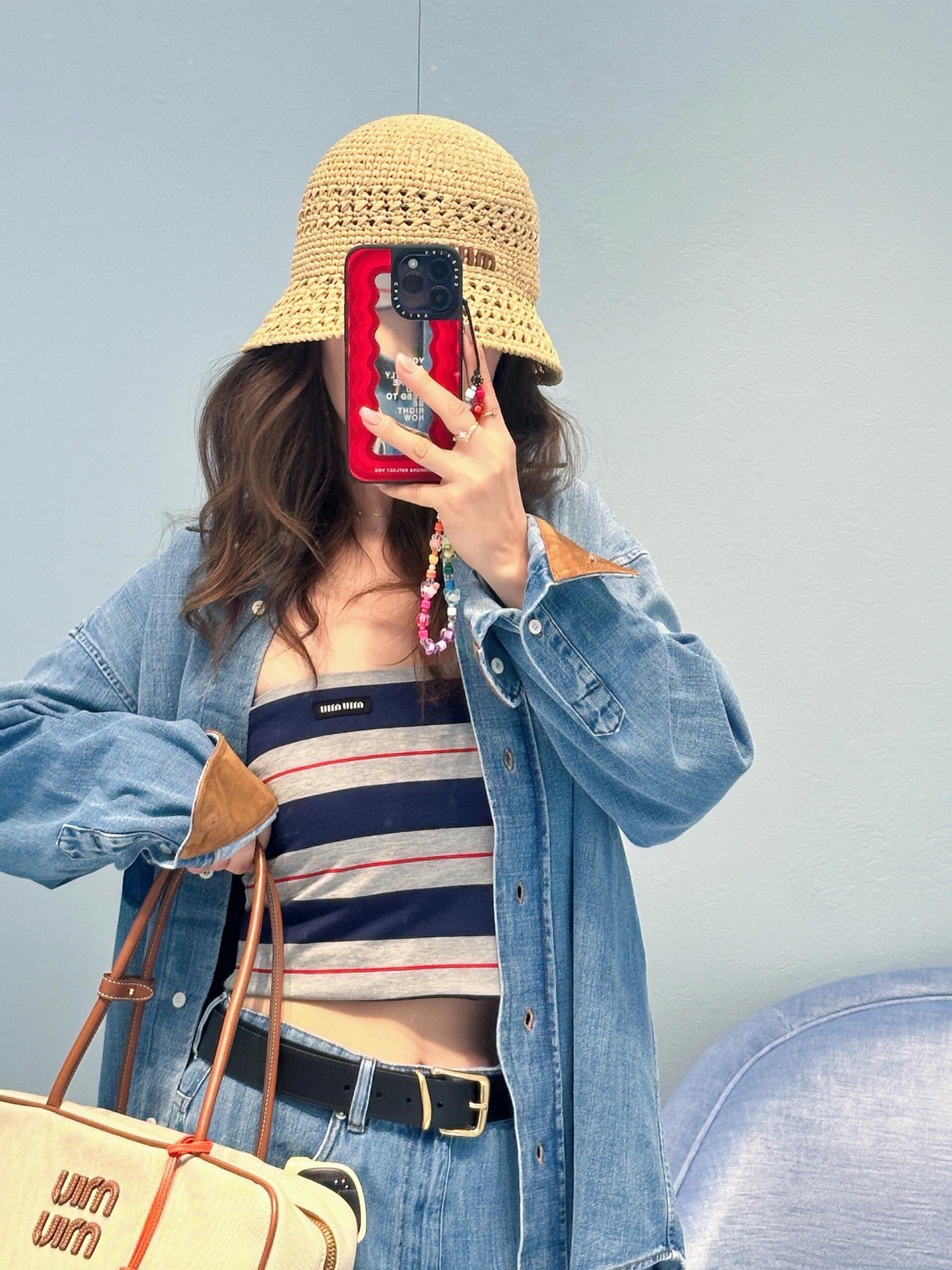 NO:330341,Miumi* 25Ss spring and summer new style, old and fashionable style wash water blue denim shirt jacket | Exclusive high-end production!  The same bag-release design with letter embroidery. Retro style Danny denim, the temperament small lapel loose fit is amazing!  Imported pure cotton denim enzyme washing fabric has a delicate and soft texture. It is sweet and salty and has a versatile style that is not picky about people and makes people look slim!  Workmanship quality depends on details. S/M/L is available in stock, miumiu, jackets & coats,shirts,alexander wang19860909Miumi* 25Ss春夏新款 做旧时髦风洗水蓝牛仔衬衫外套丨独家高版出品！男女同款拆袋设计字母刺绣.复古风丹尼牛仔,气质小翻领宽松版型上身绝绝子！进口纯棉牛仔酵素洗水面料细腻柔软质感超赞.可甜可盐版型百搭不挑人巨显瘦！做工品质看细节 现货发售S/M/L,,miumiu,jackets & coats,shirts,alexander wang,Women's clothing