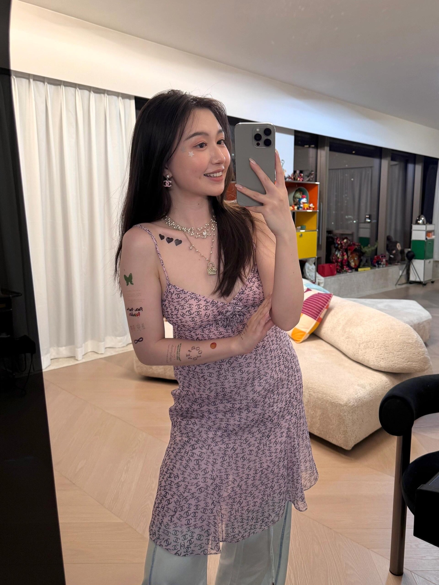 NO:331687,Batch Chane* 25Ss summer new style vacation flower suspender dress | Exclusive yb development!  High-end production!  High-end custom silk transparent yarn material, light and comfortable texture, flowing and light. Thin shoulder suspender skirt cut, fitted with V-neck to chest line design, revealing charming collarbone, modifying shoulder lines. The ready-to-wear is made of active printing technology, presenting a full double C pattern. The sweet atmosphere is embellished with three-dimensional handmade camellia decoration, showing the brand style. A must-have outfit for holiday dates. S/M/L, chanel, skirts, alexander wang19860909批 Chane* 25Ss夏季新款 度假花朵吊带连衣裙丨独家yb开发！高版出品！高级定制丝质透纱材质 质地轻薄舒适,飘逸轻盈 细肩吊带裙剪裁,配合V领贴合胸口线条设计 露出迷人锁骨,修饰肩部线条 成衣以活性印花工艺,呈现满幅双C图案 极具甜美气息点缀立体手工山茶花装饰,尽显品牌风范 度假约会必备亮眼穿搭 现货发售S/M/L,,chanel,skirts,alexander wang,Women's clothing