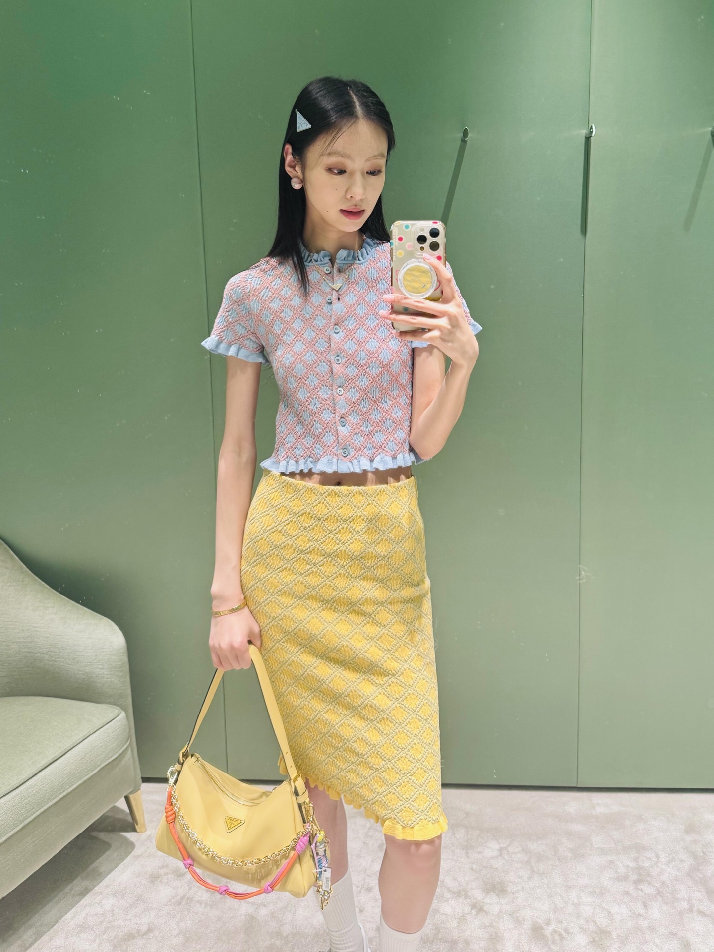 NO:331671,Batch Prad* 25Ss Spring and Summer New Style Diamond Pleated Crochet Slim Skirt | Exclusive YB Development!  High-end production!  Customized high-end Medela color system!  The hip-covered versatile style is not picky about people's upper body and is fashionable, and the full crochet diamond pattern is low-key and luxurious!  Ribbed edges, quality depends on details!  Imported yarn has delicate texture and comfortable texture. A must-have item for white and rich beauty!  S/M/L, prada, skirts, alexander wang19860909批 Prad* 25Ss春夏新款 菱格褶皱钩针修身长半裙丨独家yb开发！高版出品！定制高级美德拉色系！包臀修身百搭版型不挑人上身高级又时髦,全幅钩针菱格图案低调奢华！罗纹衣边,品质看细节！进口纱线质感细腻舒适.白富美必备单品！现货发售S/M/L,,prada,skirts,alexander wang,Women's clothing