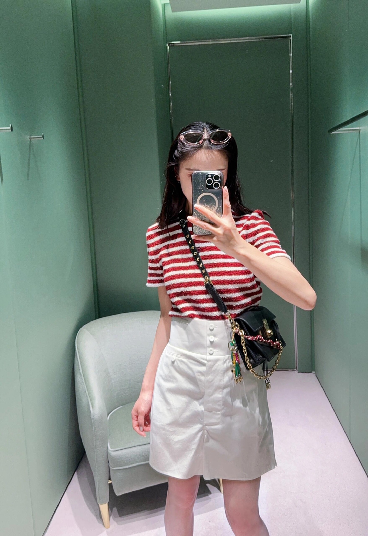 NO:460542,Prad* 25Ss spring and summer new style special yarn striped round neck knitted top丨Exclusive yb development!  High-end production!  The contrasting stripes make the whiter shades!  Imported yarns are soft, delicate, breathable and comfortable!  Customized buttons, classic style, huge slimming on the upper body!  Elegant and versatile item!  A rich and beautiful woman must come in!  S/M/L, prada, alexander wang19860909Prad* 25Ss春夏新款 特种纱条纹圆领针织上衣丨独家yb开发！高版出品！条纹撞色超级显白的色调！进口纱线质感柔软细腻透气舒适！定制纽扣,经典版型上身巨显瘦！气质优雅百搭单品！白富美必入！现货发售S/M/L,,prada,alexander wang,Women's clothing