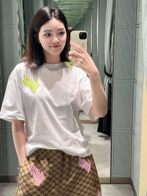 Gucci Embroidered Logo Oversized Tee - Stylish & Comfortable 1 Gucci Embroidered Logo Oversized Tee - Stylish & Comfortable