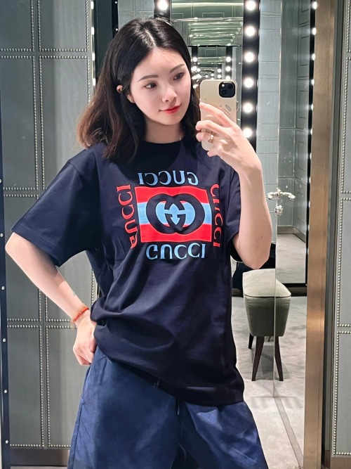 Gucci 25SS New Women's Navy T-Shirt with Square G Print - Stylish & Comfy 1 Gucci 25SS New Women's Navy T-Shirt with Square G Print - Stylish & Comfy