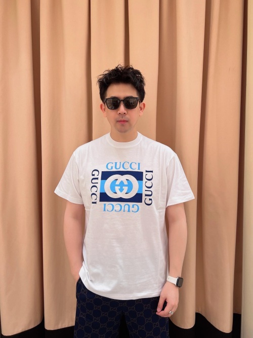 Gucci Men's White Cotton T-Shirt with Blue Square G Print - Casual Style