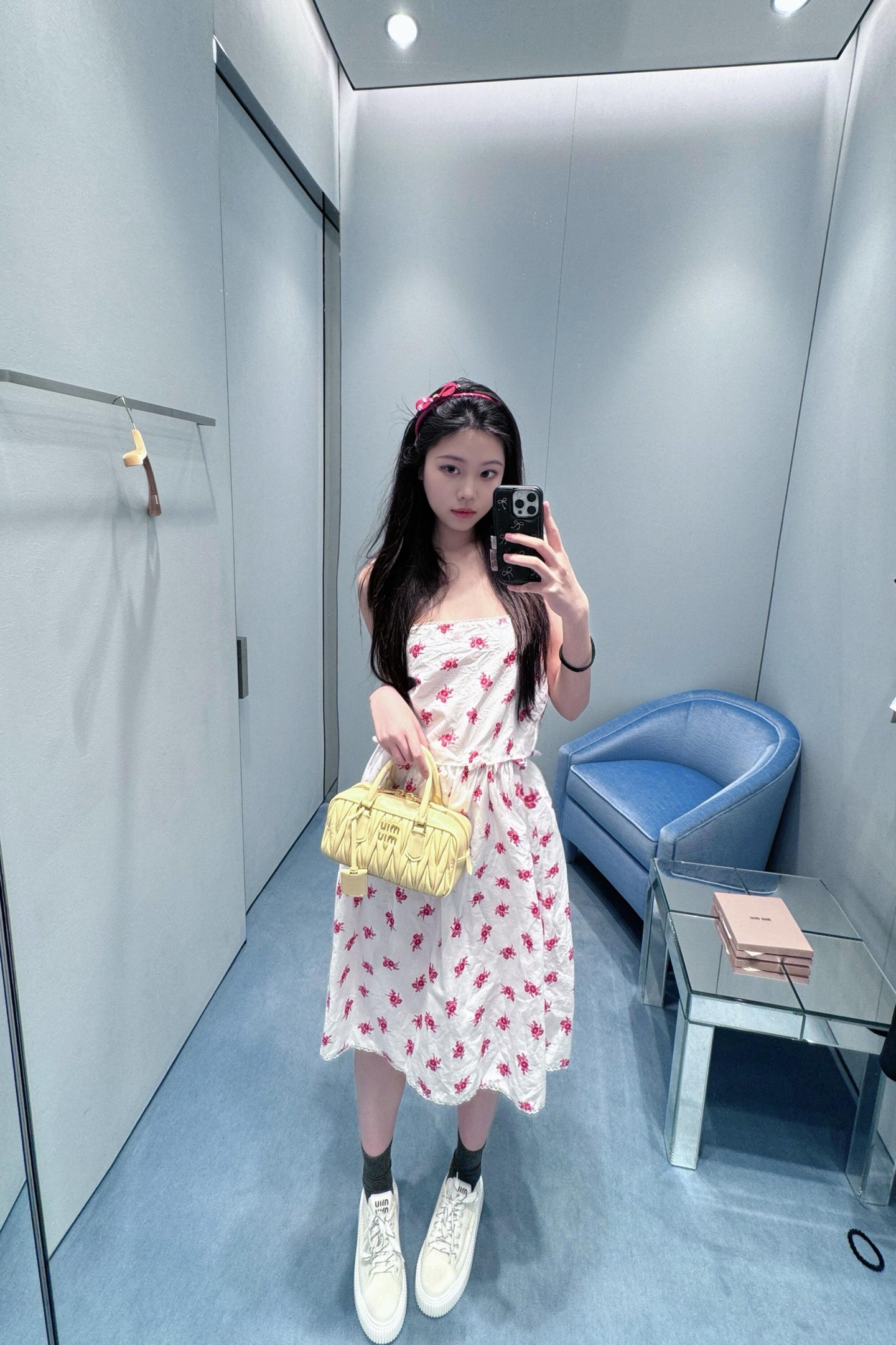 NO:332409,Batch Miumi* 25Ss Spring and Summer New Style Cornflower Small Red Flower Deconstructed Suspender Skirt | Exclusive high-end production!  Wear more clothes, vest and buckled skirt, embroidered water-soluble lace design, sweet and cool, and age-reducing girl outfit. It doesn’t pick on people, and looks huge and slim on the upper body!  The quality of workmanship depends on the details!  S/M/L, miumiu, skirts, alexander wang19860909批 Miumi* 25Ss春夏新款 矢车菊小红花解构式吊带裙丨独家高版出品！一衣多穿法背心拆扣蓬蓬半裙,刺绣水溶花边设计甜酷兼备减龄少女穿搭.不挑人版型上身巨显瘦！做工品质看细节！现货发售S/M/L,,miumiu,skirts,alexander wang,Women's clothing