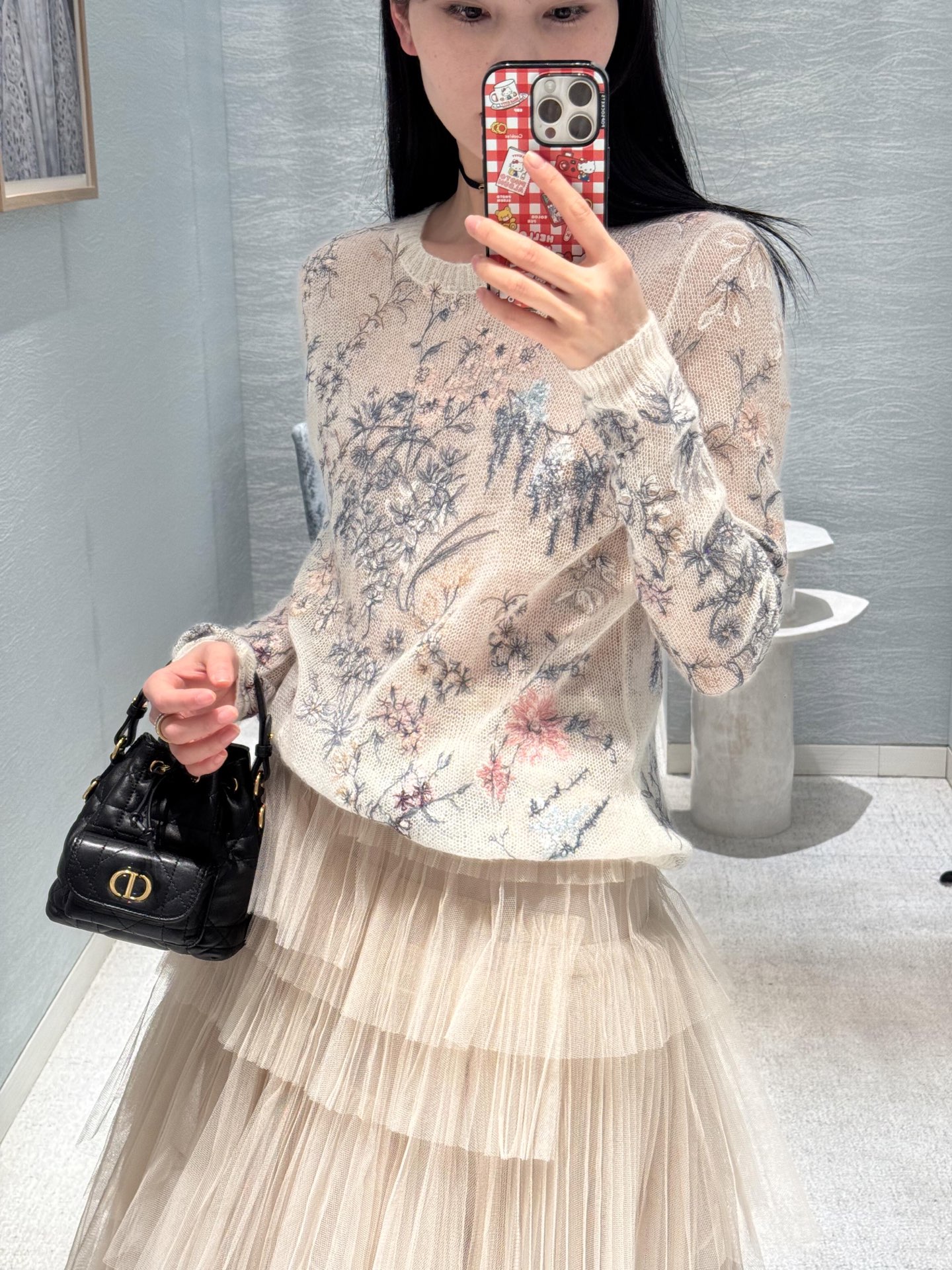 NO:332399,Batch Dio* 25ss Spring and Summer New Style Round Neck Embroidered Floral Long Sleeve Knitted Sweater | Exclusive High-end Production!  Breathable and comfortable, full of texture. Regular long-sleeved cut highlights the brand style. The whole body is full of stamped branches and leaves, and the natural style pattern creates a unique style that is casual and casual. The letter logo on the back makes the brand look high-end design!  S/M/L,dior,alexander wang19860909批 Dio* 25ss春夏新款 圆领刺绣花卉长袖针织衫丨独家高版出品！透气舒适 质感十足 常规长袖裁剪 凸显品牌格调 通体满印枝叶花森系自然风格图案 打造仙气中不失休闲的个性风格 后背字母徽标让品牌高级设计感拉满！现货发售S/M/L,,dior,alexander wang,Women's clothing