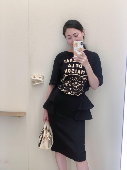 Valentino Women's Black Cotton T-Shirt With Cat And Logo Graphic Print 1 Valentino Women's Black Cotton T-Shirt With Cat And Logo Graphic Print