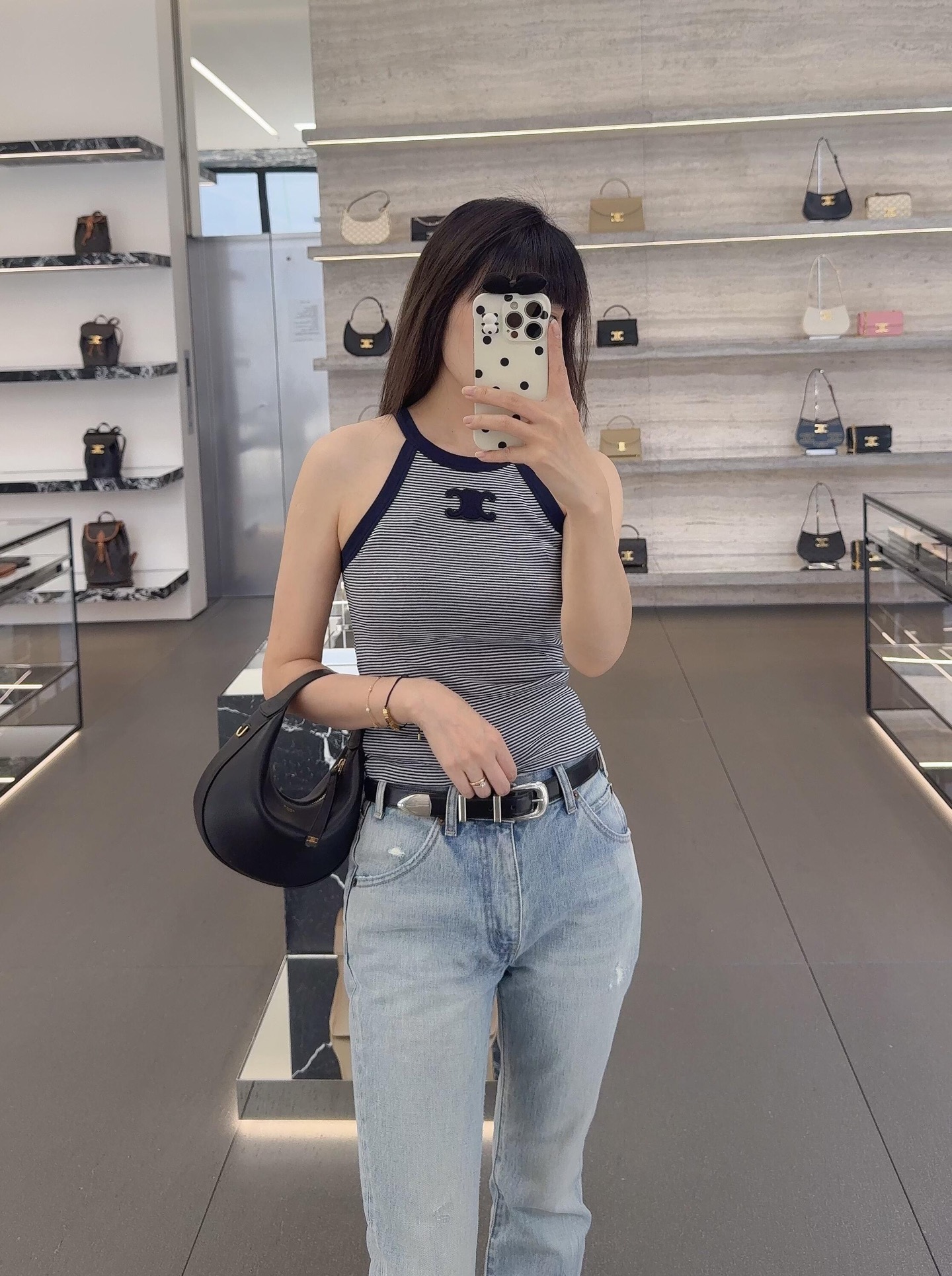 NO:332815,Celin* 25Ss spring and summer new style, versatile slim fit and slim striped neck hot girl vest丨Exclusive yb development!  High-end production!  The mid-color striped design has a slim fit style!  The imported customized original fabric feels great!  The Arc de Triomphe logo embroidery is low-key and luxurious. The hot girl is high-end and fashionable, and the classic style looks slim and versatile!  Highly recommend a must-have item!  Perfect workmanship quality depends on the details. S/M/L is available in stock, celine, alexander wang19860909Celin* 25Ss春夏新款 百搭修身显瘦条纹挂脖辣妹背心丨独家yb开发！高版出品！间色条纹设计修身版型绝绝子！进口定制原版面料手感超赞！凯旋门logo刺绣低调奢华.辣妹气质少女高级又时髦,经典版型上身显瘦又百搭！强烈推荐必入单品！完美做工品质看细节.现货发售S/M/L,,celine,alexander wang,Women's clothing