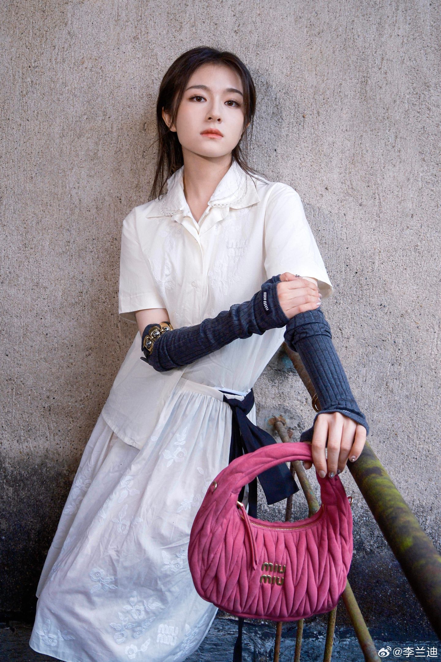 NO:332838,Support replacement MiuMi* 25Ss spring and summer new style embroidered cotton strap skirt丨Exclusive yb development!  High-end production!  Cotton fabric contains mulberry silk, decoration brand logo and floral pattern jacquard embroidery, contrasting black lace (can be used as bow shape), elastic elastic waist circumference, spring and summer versatile items, a set recommended for sale in stock S/M/L, miumiu, skirts, alexander wang19860909支持换款 MiuMi* 25Ss春夏新款 刺绣棉布绑带半身裙丨独家yb开发！高版出品！棉质面料含有桑蚕丝,饰品牌标识和花卉图案提花刺绣,撞色黑色系带（可做蝴蝶结造型）,松紧弹力腰围,春夏百搭单品,一套推荐现货发售S/M/L,,miumiu,skirts,alexander wang,Women's clothing