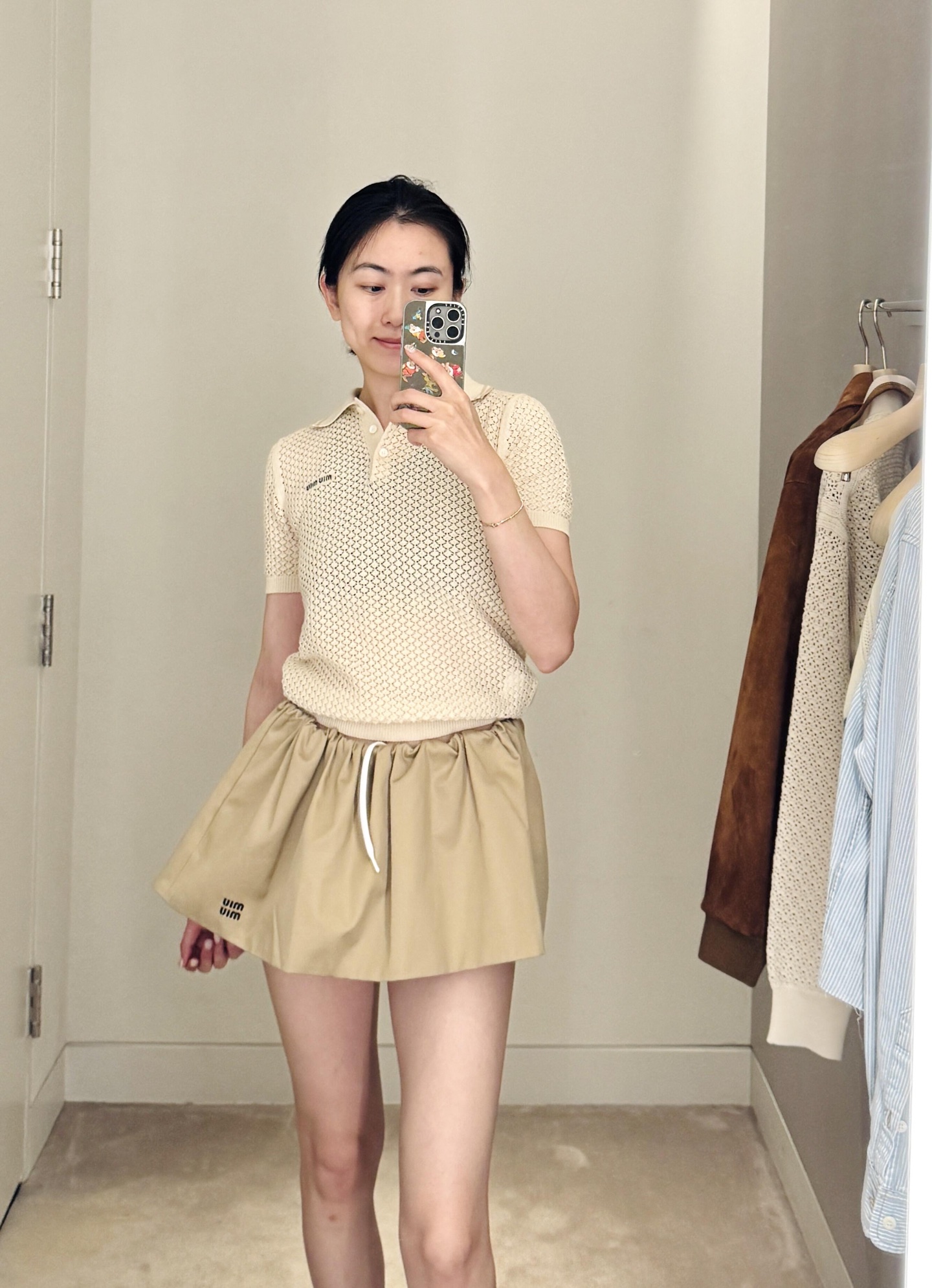 NO:333731,Miumi* 25Ss spring and summer new style, fashionable top-school age-reducing polo collar knitted short-sleeved top丨Exclusive yb development!  High-end production!  The slim diamond pattern design has a girlish style that reduces age and is sweet and not picky about people, and the upper body looks slim!  I don’t want to be beautiful in my upper body!  S/M/L, miumiu, T-shirt, alexander wang19860909Miumi* 25Ss春夏新款 时髦尖子生减龄polo领针织短袖上衣丨独家yb开发！高版出品！缕空菱格纹设计,气质少女风减龄甜美气息,不挑人版型上身巨显瘦！上身美的不要不要的！ 现货发售 S/M/L,,miumiu,T-shirt,alexander wang,Women's clothing