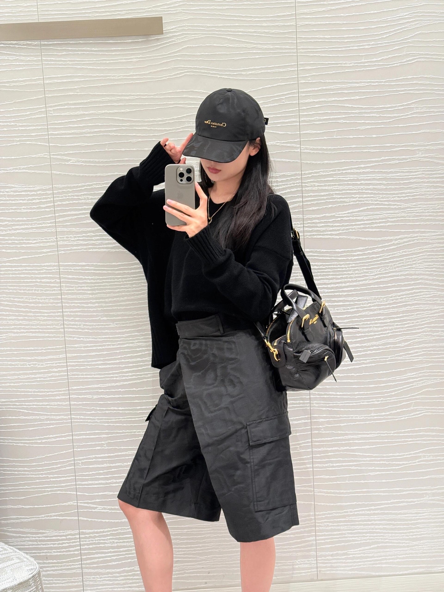 NO:335678,Dio* 25Ss spring and summer new style wrap workwear casual shorts | Exclusive yb development!  High-end production!  These pants are easy to wear! Real name Amway!  The clean and neat loose style has a casual and unruly street laziness. The cool and cool pants are really good. The loose style covers the flesh and makes you look slimming. The retro work style is also added to the sense of handsomeness when walking. You must have a place to contract your various tops and raise your waistline, so that the smaller one can also wear a three-seven-six-six-sized body proportion!  My sisters closed my eyes and rushed forward!  S/M/L, dior, shorts, alexander wang19860909Dio* 25Ss春夏新款 裹身工装休闲短裤丨独家yb开发！高版出品！这条裤子好穿程度实名安利！干净利落的宽松版型 自带随性不羁的街头慵懒感 又酷又飒裤型质感真的绝了宽松版型遮肉显瘦 修饰腿部的同时增加复古工装感 走路都带风的帅气感必须拥有一席之地承包你的各种上衣搭配抬高腰线 让小个子也能穿出三七分身材比例！姐妹们都给我闭眼冲！现货发售 S/M/L,,dior,shorts,alexander wang,Women's clothing