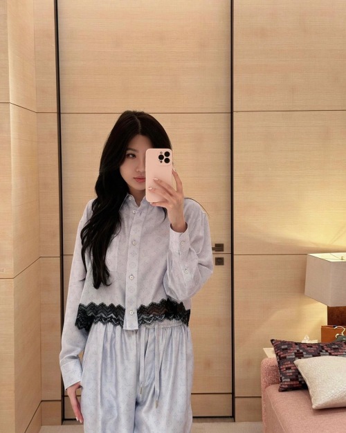 Louis Vuitton Lace Trim Silk Shirt - Nautical Inspired, Spring/Summer 25 Collection 1 Louis Vuitton Lace Trim Silk Shirt - Nautical Inspired, Spring/Summer 25 Collection