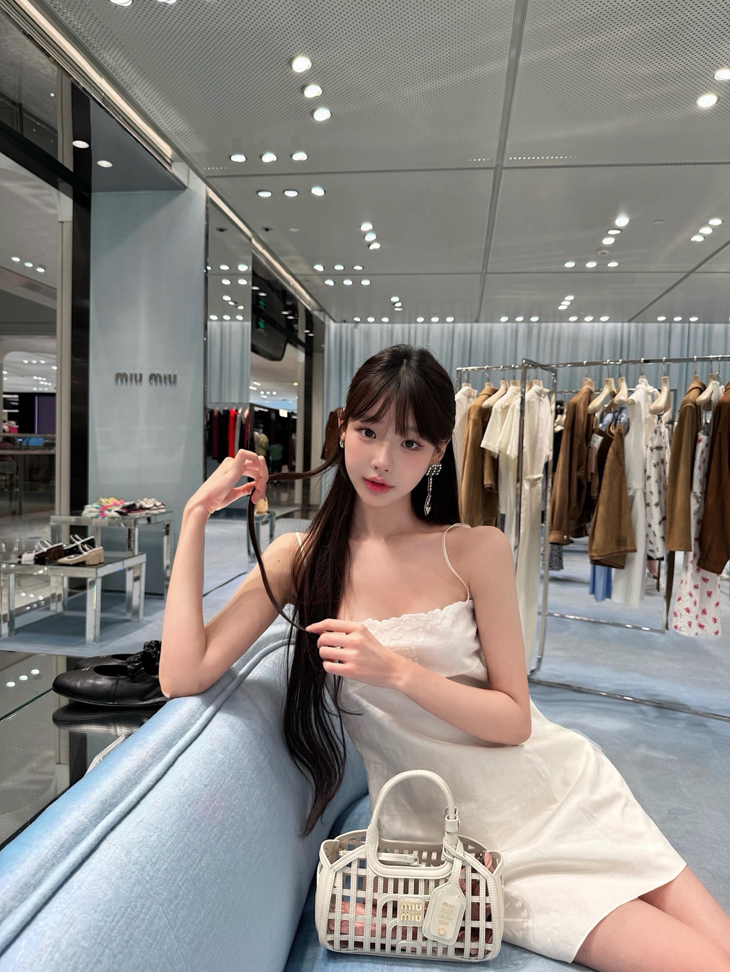 NO:413428,Miumi* 25Ss Spring and Summer New Embroidered Dian Canvas Sling Dress丨Exclusive YB Development!  High-end production!  The upper body is very high-end and full of temperament instantly!  A must-have dress!  A dress with a sense of atmosphere. Wear it to make your debut in the C position with a clean and neat tailoring style. Whether it is inner or single, it is high-end, simple and fashionable. It is recommended to sell S/M/L in stock, miumiu, skirts, alexander wang19860909Miumi* 25Ss春夏新款 刺绣粗斜纹帆布吊带连衣裙丨独家yb开发！高版出品！上身非常高级气质瞬间拉满！必入的一款连衣裙！自带氛围感的一条连衣裙 穿上它妥妥滴让你C位出道剪裁版型干净利落～无论内搭还是单穿都高级简约又时髦的一款,推荐推荐现货发售S/M/L,,miumiu,skirts,alexander wang,Women's clothing