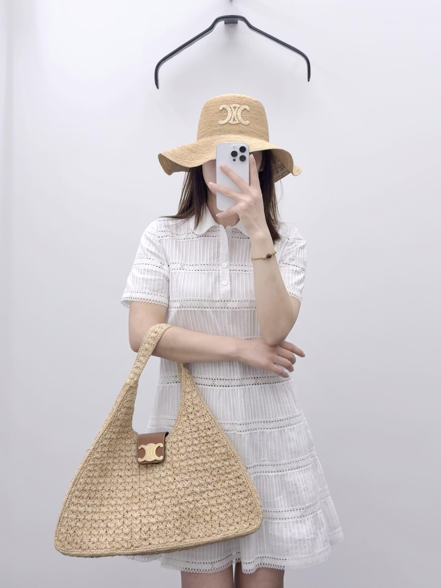 NO:423987,Celin* 25Ss spring and summer new style beach cool summer lace hollow spliced ​​short-sleeved dress丨Exclusive yb development!  High-end production!  Imported pure cotton jacquard fabric is delicate and comfortable, and it is lively and elegant when walking, and the details show the texture of high-quality craftsmanship!  The pleated splicing Arc de Triomphe logo is fashionable and high-end!  Essential items for white and rich beauty, white temperament and high-end tuning, versatile and not picky about people's workmanship quality and details. S/M/L, celine, skirts, T-shirt, alexander wang19860909Celin* 25Ss春夏新款 沙滩清凉夏日蕾丝镂空拼接短袖连衣裙丨独家yb开发！高版出品！进口纯棉提花面料细腻舒适,行走间灵动飘逸,细节出彰显高定工艺质感！压褶拼接凯旋门logo时髦又高级！白富美必备单品,洁白气质高级的调调,百搭不挑人做工品质看细节.现货发售 S/M/L,,celine,skirts,T-shirt,alexander wang,Women's clothing