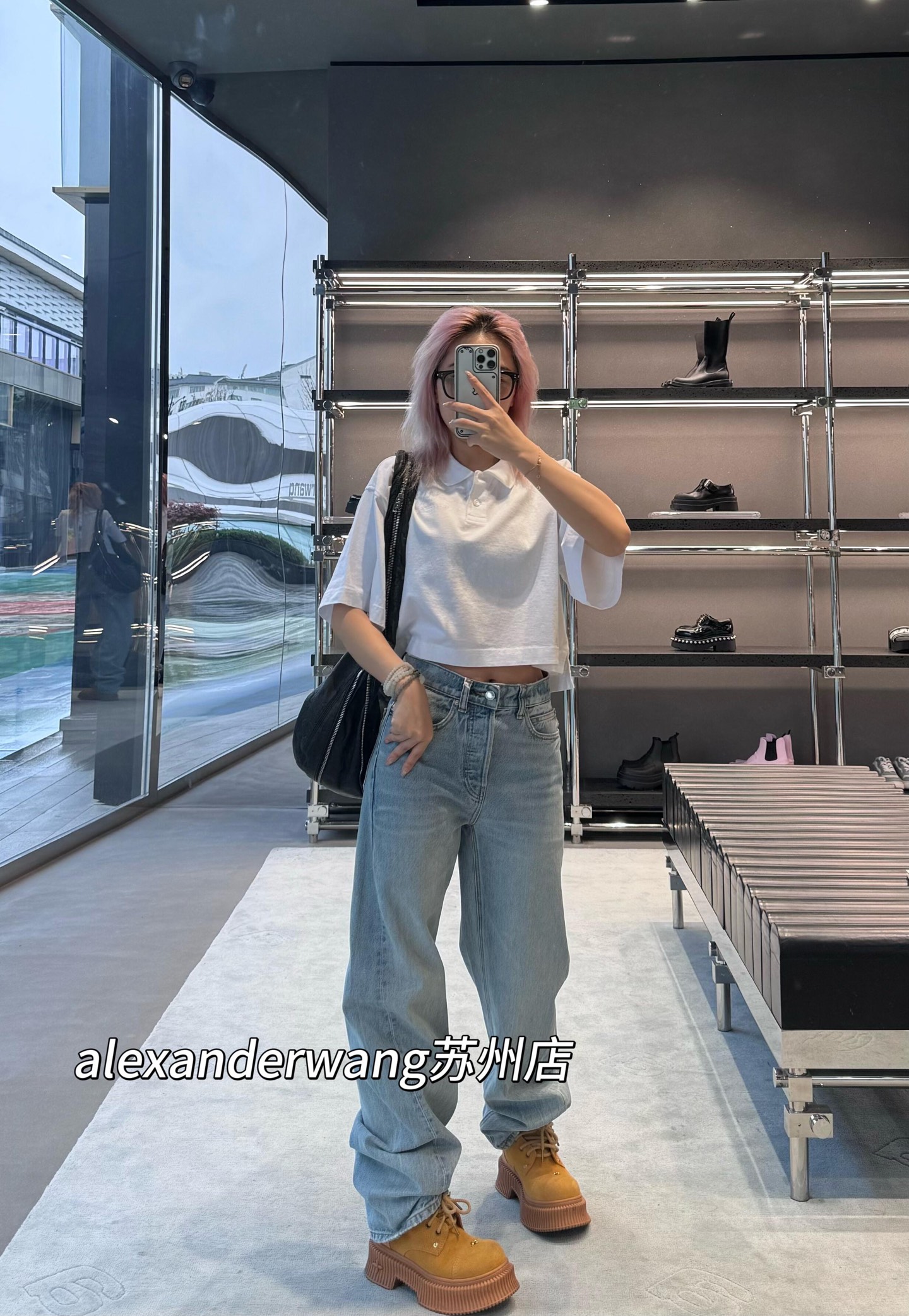 NO:425389,Alex*nder wang 25Ss spring and summer new style embroidered letter short-sleeved lapel T-shirt丨Exclusive yb development!  High-end production!  Customized clean color fabric three-dimensional tailoring design, exquisite design adds a sense of styling. Lapel three-dimensional tailoring. Customized worsted cotton fabric. More brand fashion style. Girls age-reducing campus style. On-site sale S/M/L,,T-shirt,tees,t-shirt,alexander wang19860909Alex*nder wang 25Ss春夏新款 刺绣字母短袖翻领T恤丨独家yb开发！高版出品！定制净色面料立体剪裁设计,精致设计增添造型层次感 翻领立体剪裁 定制精纺纯棉面料 更具品牌时尚风范 少女减龄校园风 现货发售 S/M/L,,T-shirt,tees，t-shirt,alexander wang,Women's clothing