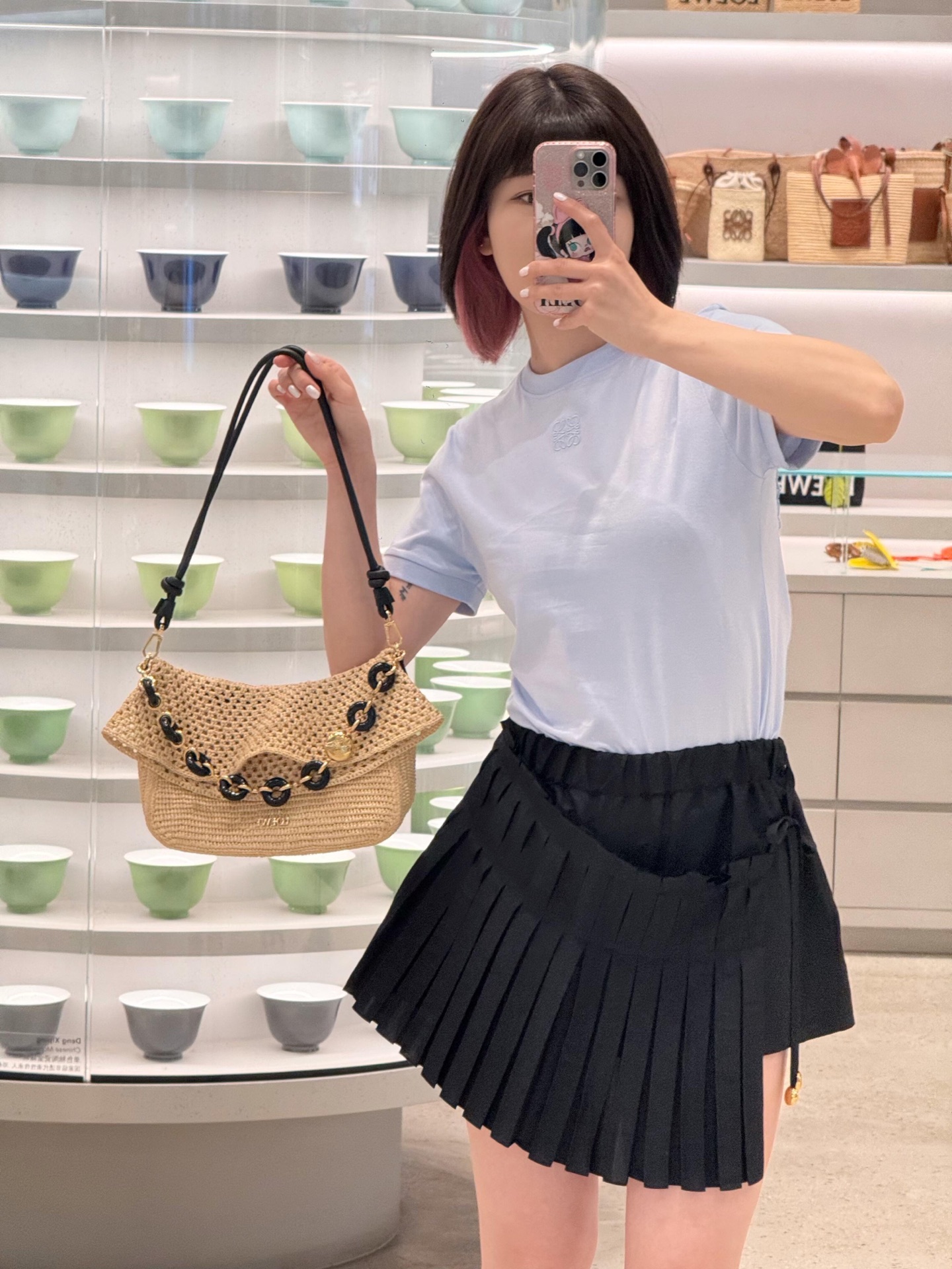 NO:418775,Loew* 25Ss spring and summer new style Paula's slim fit back heavy lace short-sleeved T-shirt | Exclusive yb development!  High-end production!  Back positioning Van Gogh Sunflower Water-soluble Flower Design Empty Short-sleeved T-shirt, imported pure cotton fabric is white and beautiful, and the custom fabric is delicate and soft. The classic style is not picky about people, making the upper body look slim and versatile!  S/M/L, loewe, T-shirt,tees, t-shirt,alexander wang19860909Loew* 25Ss春夏新款 Paula‘s修身版型后背重磅蕾丝短袖T恤丨独家yb开发！高版出品！后背定位梵谷太阳花水溶花设计缕空短袖T恤,进口纯棉面料白富美必入.定制面料质感细腻柔软.经典版型不挑人上身显瘦又百搭！现货发售S/M/L,,loewe,T-shirt,tees，t-shirt,alexander wang,Women's clothing