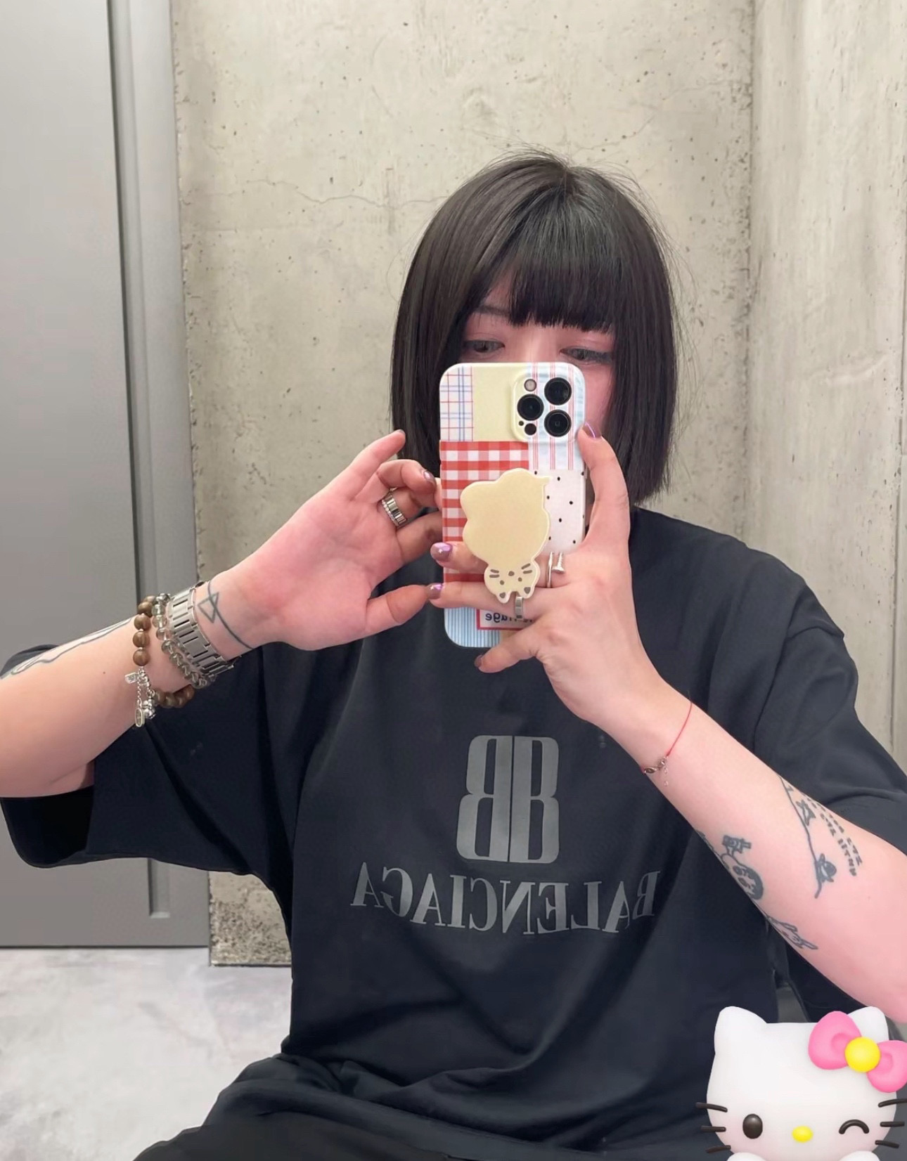 NO:418843,Balenci*ga 25Ss spring and summer new style BB printed short-sleeved round neck T-shirt | Exclusive yb development!  High-end production!  Native cotton material, breathable and comfortable, full texture, loose shoulder short-sleeved T-shirt cut, highlighting the brand's style, made of gram-weight pure cotton, the brand's own fashion sense is instantly created, creating a fashionable style at will, and it is fashionable to wear and wear inside. S/M/L,,balenciaga, T-shirt,tees, t-shirt,alexander wang19860909Balenci*ga 25Ss春夏新款 BB印花短袖圆领T恤丨独家yb开发！高版出品！原生全棉材质 透气舒适 质感十足 宽松落肩短袖T恤裁剪 凸显品牌格调 采用克重纯棉制成 品牌自带的时尚感立现 随心打造时髦风格 单穿内搭都出彩时髦 现货发售S/M/L,,balenciaga,T-shirt,tees，t-shirt,alexander wang,Women's clothing