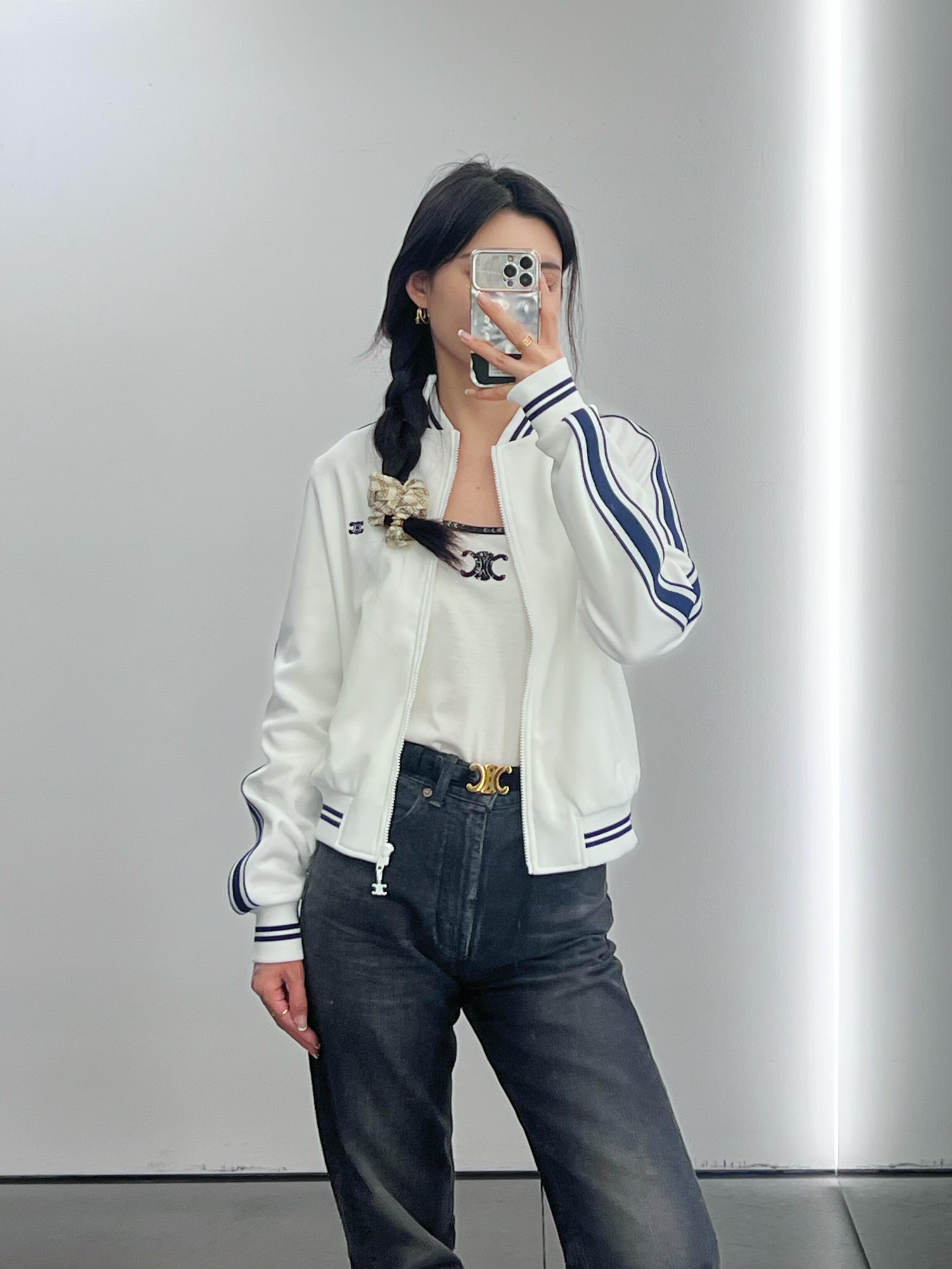 NO:424928,Celin* 25Fw early autumn new style striped baseball collar zipper casual jacket | Exclusive yb development!  High-end production!  The placket is designed with zipper for easy on and off, improving wearability, perfect for both separate fit or one set!  The daily travel rate is very high, and it is easy to grasp the casual temperament. Highly recommended!  S/M/L, celine, jackets & coats, alexander wang19860909Celin* 25Fw早秋新款 条纹棒球领拉链休闲外套丨独家yb开发！高版出品！门襟采用拉链设计 穿脱方便 提高耐穿实穿性 无论分开搭配或一套都完美！日常出街率超高 轻松拿捏率性气质 强烈推荐！现货发售S/M/L,,celine,jackets & coats,alexander wang,Women's clothing