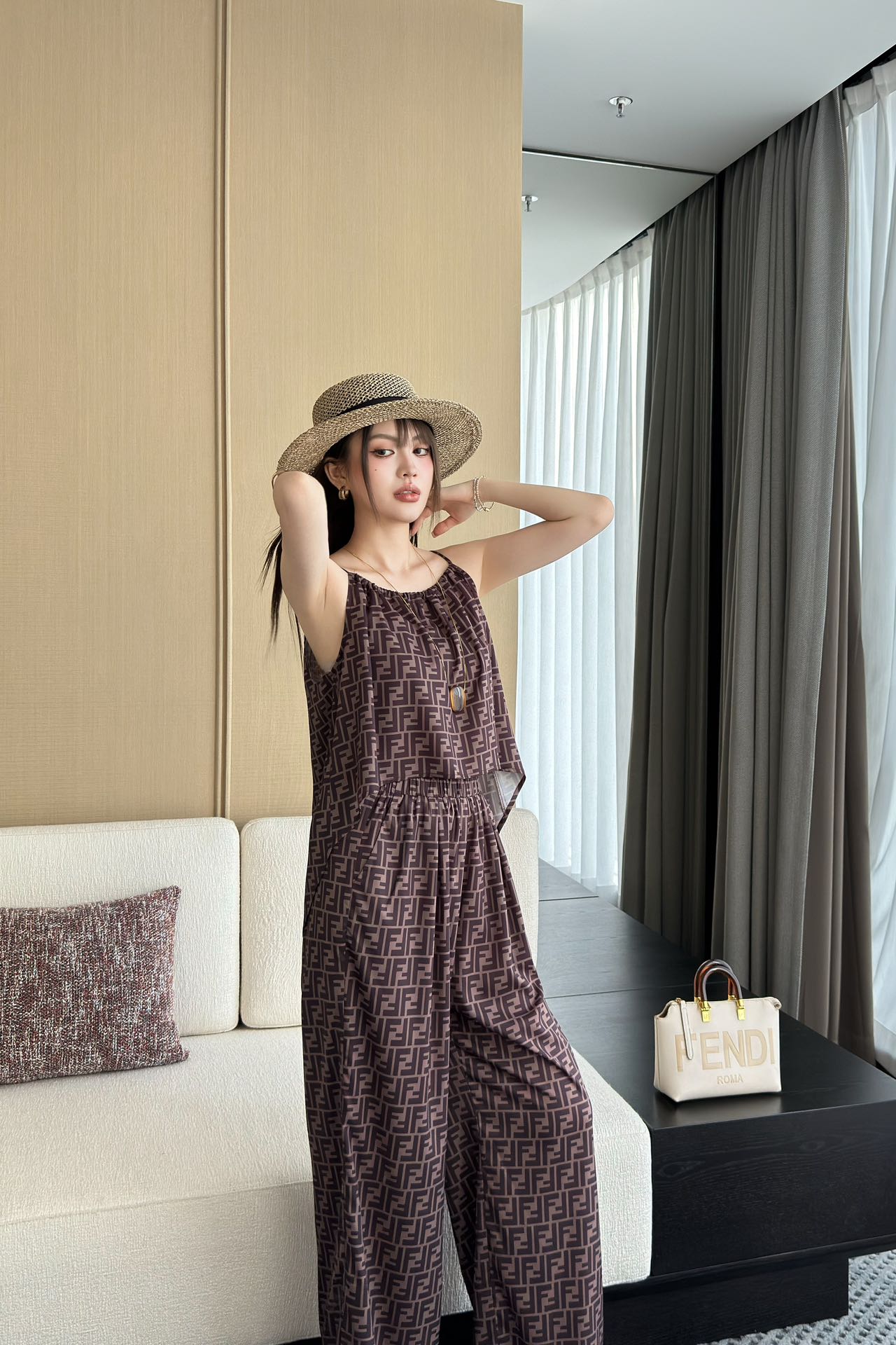 NO:427245,Fend* 25Ss spring and summer new style, classic old-fashioned pattern printed suspender top + high-waisted wide-leg pants set | Exclusive high-end production!  Classic FF printed pattern, paired with presbyopia wide-leg pants, unique and fashionable, and will not look good when you wear it. It is an excellent choice for summer daily life and vacation!  Highly recommended!  Get it now!  S/M/L, fendi,alexander wang19860909Fend* 25Ss春夏新款 经典老花图案印花吊带上衣+高腰阔腿裤套装丨独家高版出品！经典的FF印花图案 搭配了老花阔腿裤 个性独特又时髦出街不撞款 谁穿谁好看 是夏日日常和度假的极佳选择！强烈推荐！赶紧入手吧！现货发售 S/M/L,,fendi,alexander wang,Women's clothing