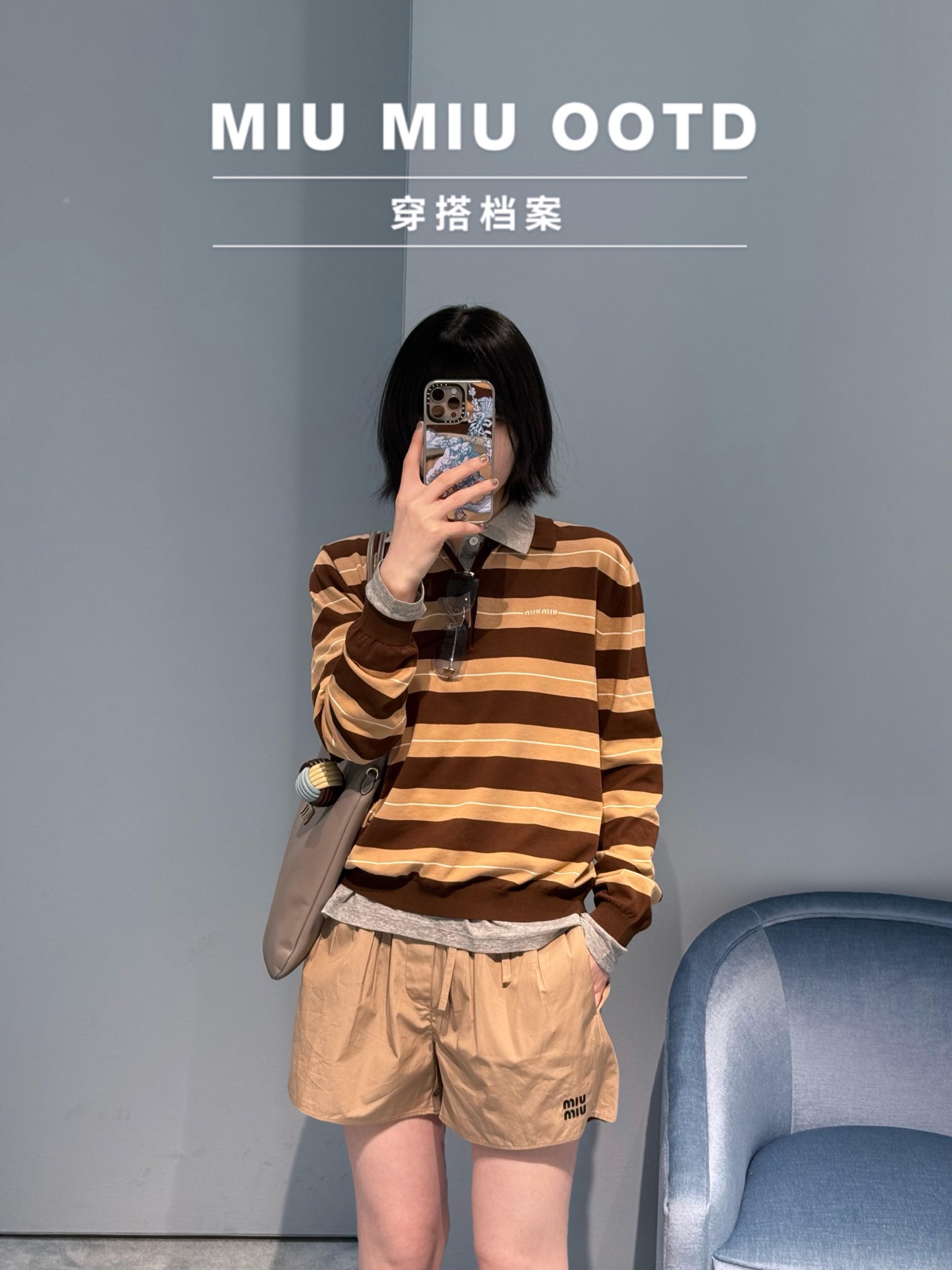 NO:427354,Miumi* 25Ss Spring and Summer New Style Striped Polo Long Sleeve Top | Exclusive YB Development!  High-end production!  The delicate and soft yarn feels great!  The color jacquard craftsmanship between lines, the logo letters are low-key and luxurious. The temperamental small lapel is sweet and elegant and fashionable. The classic style is not picky about people and looks slim and versatile!  Highly recommend a must-have item!  Perfect workmanship quality depends on the details. S/M/L is available in stock, miumiu, alexander wang19860909Miumi* 25Ss春夏新款 条纹polo长袖上衣丨独家yb开发！高版出品！纱线细腻柔软的手感超赞！线条间色提花工艺,logo字母低调奢华.气质小翻领甜美少女优雅又时髦,经典版型不挑人上身显瘦又百搭！强烈推荐必入单品！完美做工品质看细节. 现货发售S/M/L,,miumiu,alexander wang,Women's clothing