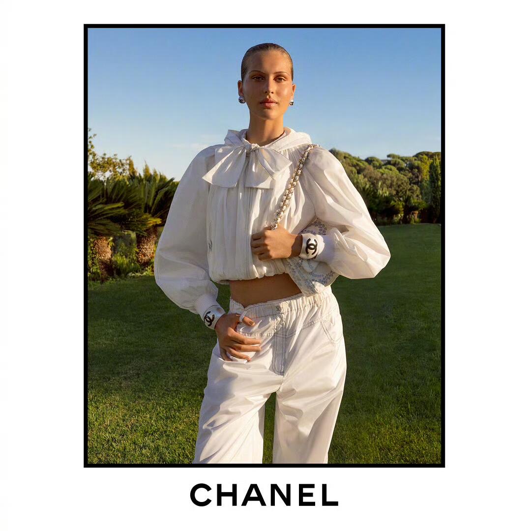 [Chanel Women