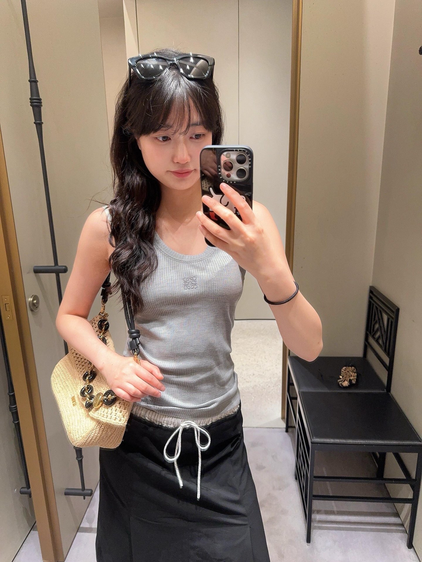 NO:430927,Loew* 25Ss Spring and Summer New Style Logo Embroidered Slim Vest | Exclusive High-end Production!  High-quality elastic ribbed fabric, first-class plastic effect!  The more basic the item is, the more it needs the texture of the fabric, the soft and skin-friendly feel, rich and elastic, and is suitable for girls with big and small breasts, and it is comfortable and unrestrained to wear!  The style is also exquisitely cut, slim and high-end, and the base is superb in one go, and it looks good with all kinds of skirts and trousers. S/M/L is available in stock, loewe, skirts, alexander wang19860909Loew* 25Ss春夏新款 徽标刺绣修身背心丨独家高版出品！高品质弹力罗纹面料,材质塑性效果一级！越是基础款的单品越是需要面料的质感,手感柔软亲肤,丰富弹性,大小胸妹子都合适,穿起来舒适无束缚感！版型裁剪也非常考究,显瘦又高级,单穿打底都超绝,搭配各式裙装裤装都好看 现货发售S/M/L,,loewe,skirts,alexander wang,Women's clothing