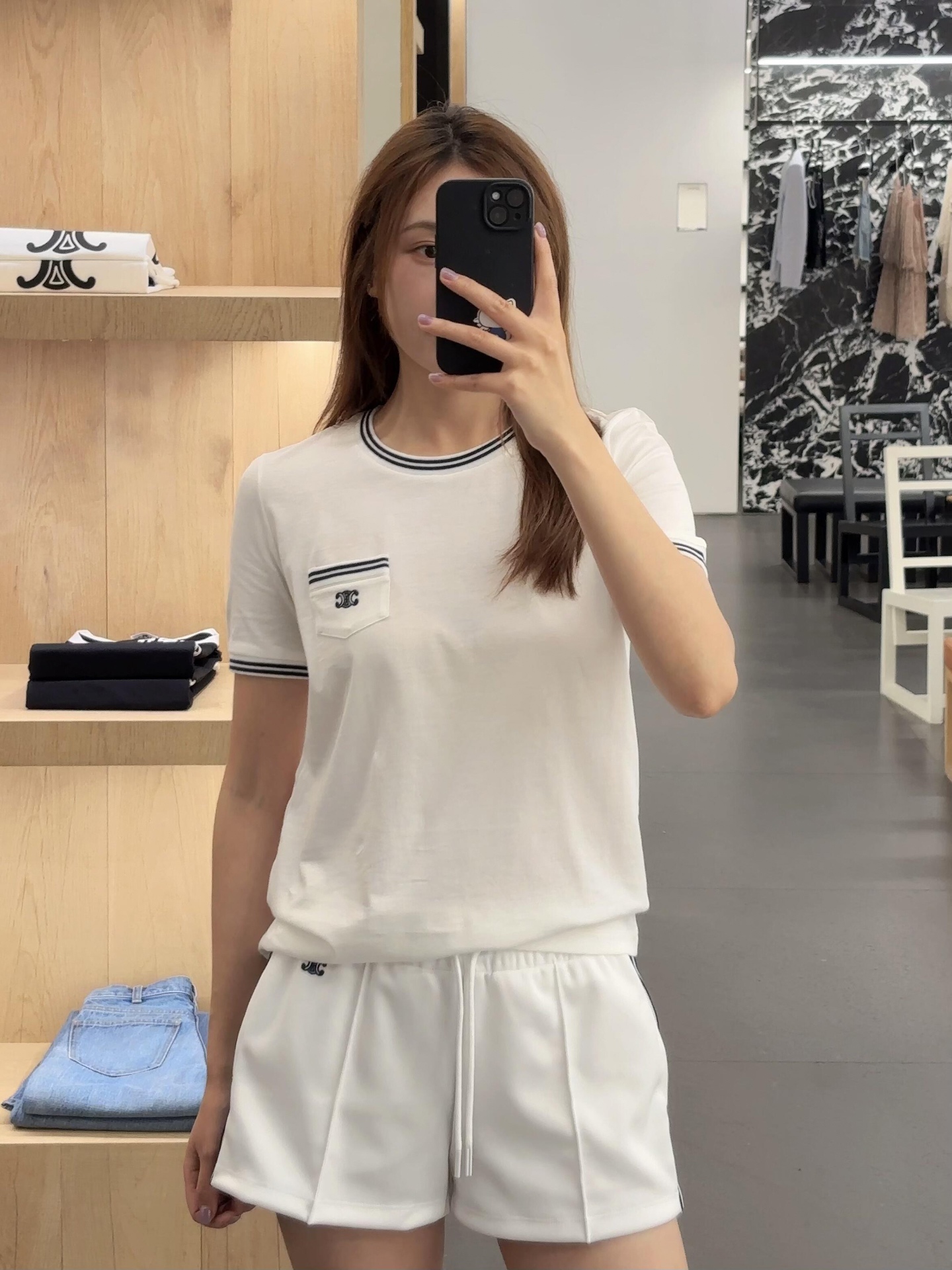 NO:430951,Celin* 25Ss spring and summer new style Arc de Triomphe embroidered micro-label round neck short-sleeved T-shirt | Exclusive yb development!  High-end production!  Classic contrasting color splicing design, fashionable and trendy logo design contrasting color elements never make a piece monotonous, revealing a strong sense of fashion and classic, both outside and inside are very present!  S/M/L, celine, T-shirt,tees, t-shirt,alexander wang19860909Celin* 25Ss春夏新款 凯旋门刺绣微标圆领短袖T恤丨独家yb开发！高版出品！经典撞色拼接设计,时髦潮流的logo设计撞色元素从来不会让一件单调,透露着强烈的时髦感经典 外穿或内搭都很有存在感！现货发售S/M/L,,celine,T-shirt,tees，t-shirt,alexander wang,Women's clothing