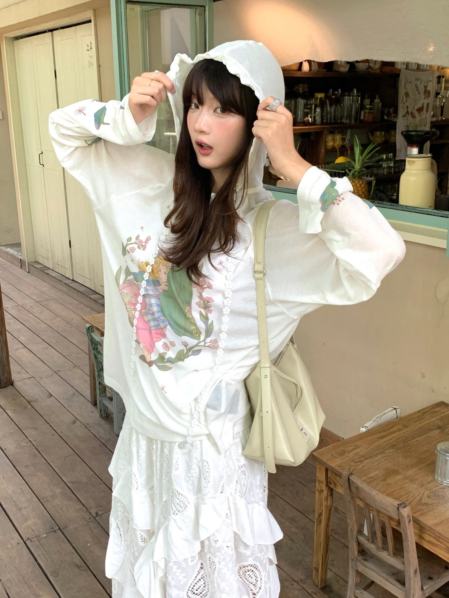 NO:433201,YANA* 25Ss Spring and Summer New Style Girls Hooded Sunscreen Long Sleeve T-shirt wrapped in leaves | Exclusive high-end production!  Focus on a sense of comfort!  Not only is it a heart-warming look, but the upper body is also amazing. The holiday atmosphere is full of ~ There is no problem in wearing it as a sunscreen in summer!  A sunscreen shirt with a sense of atmosphere!  Whoever wears it looks good? It is an excellent choice for summer daily and vacations!  Sisters!  Take it down quickly!  S/M/L, tees, t-shirt,hats,alexander wang19860909YANA* 25Ss春夏新款 树叶包裹的女孩连帽防晒长袖T恤丨独家高版出品！主打一个舒适感！不仅一眼心动 上身也是敲惊艳 度假氛围感拉满了～夏天当防晒穿完全没有问题！自带氛围感的一件防晒衫！谁穿谁好看 是夏日日常和度假的极佳选择！姐妹们！赶紧拿下！现货发售S/M/L,,tees，t-shirt,hats,alexander wang,Women's clothing