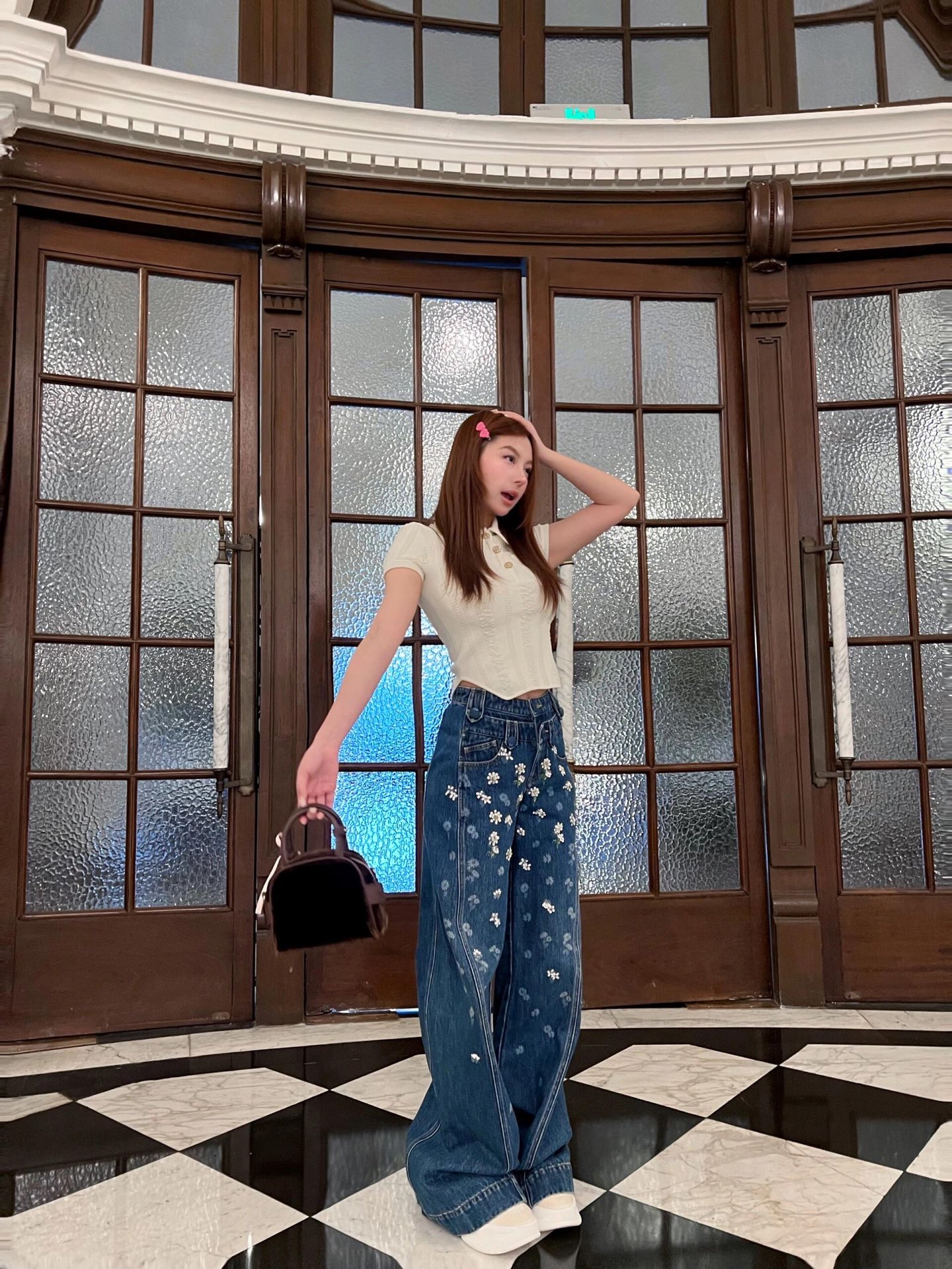 NO:433260,ANN ANDELMAN* 25Ss Spring and Summer New Style Daisy Beaded Denim Trousers | Exclusive high-end production!  It uses high-woven organic cotton denim fabric, soft and delicate texture, and daisy beads are made in front and back. Super high-end!  Various washing techniques, old and clear texture, extremely slim fit, and a casual match that shows temperament. Customized hardware accessories are absolutely high-end!  Workmanship quality depends on the details, S/M/L is available in stock, alexander wang19860909ANN ANDELMAN* 25Ss春夏新款 雏菊钉珠牛仔长裤丨独家高版出品！采用高织有机棉牛仔面料 质感柔软细腻 前后都有做雏菊钉珠设计 超高级！多种水洗工艺 纹理做旧清晰 版型绝绝子显瘦 随意一搭都显气质 定制五金配件 品质绝对高端！做工品质看细节,现货发售S/M/L,,alexander wang,Women's clothing