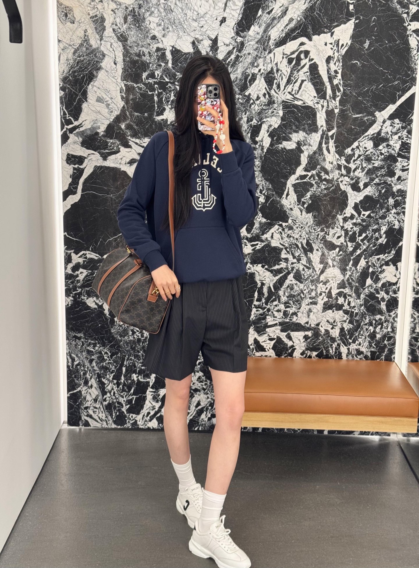 NO:433855,Celin* 25Fw early autumn new style anchor letter embroidered hooded sweatshirt丨Exclusive yb development!  High-end production!  The classic style is paired with heavy industrial embroidery, simple and yet stylish!  You can easily show your INS blogger style by making good appearance!  It's really easy to wear!  The one that comes with slimming attributes is the kind that cannot be taken off!  This must be collected for babies with sweatshirt control!  Custom fabrics are soft and comfortable, and they are both practical and textured!  Strongly Amway!  ~S/M/L, celine, hoodie, sweatshirts, hats, alexander wang19860909Celin* 25Fw早秋新款 船锚字母刺绣连帽卫衣丨独家yb开发！高版出品！经典版型搭配重工刺绣,简单又不失格调！轻轻松松就能让你颜值开挂尽显INS博主风！真的太好穿了！自带显瘦属性 脱不下来的那种！对于卫衣控的宝宝们这款必收！定制面料柔软舒适 实穿与质感并存！强烈安利！～现货发售S/M/L,,celine,hoodie,sweatshirts,hats,alexander wang,Women's clothing