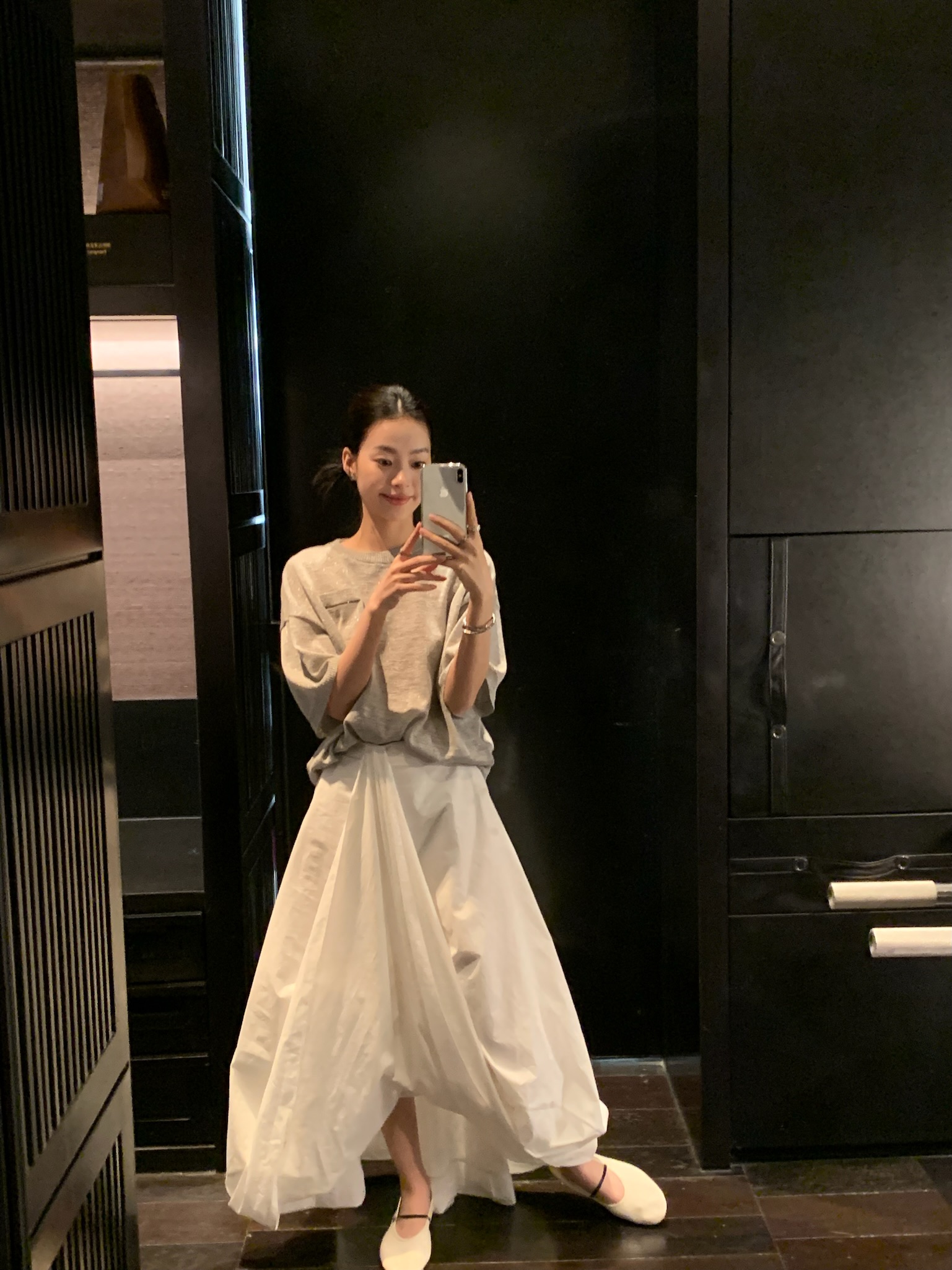 NO:433852,Brunello Cucin*lli 25Ss Spring and Summer New Italian Quiet Asymmetric Pleated Handmade White Skirts | Exclusive High-end Production!  Italian old money vacation atmosphere, huge three-dimensional tailoring oversized skirt, imported organic cotton, single piece of material is close to 3 meters, elegant, lazy, relaxed and fashionable, perfect workmanship quality depends on details. S/M/L, brunello cucinelli, skirts, alexander wang19860909Brunello Cucin*lli 25Ss春夏新款 意式静奢不对称褶裥手工白裙丨独家高版出品！意式老钱度假氛围 巨幅立体剪裁超大裙摆 进口有机棉 单件用料接近3米 优雅慵懒不失轻松时髦 完美做工品质看细节.现货发售S/M/L,,brunello cucinelli,skirts,alexander wang,Women's clothing