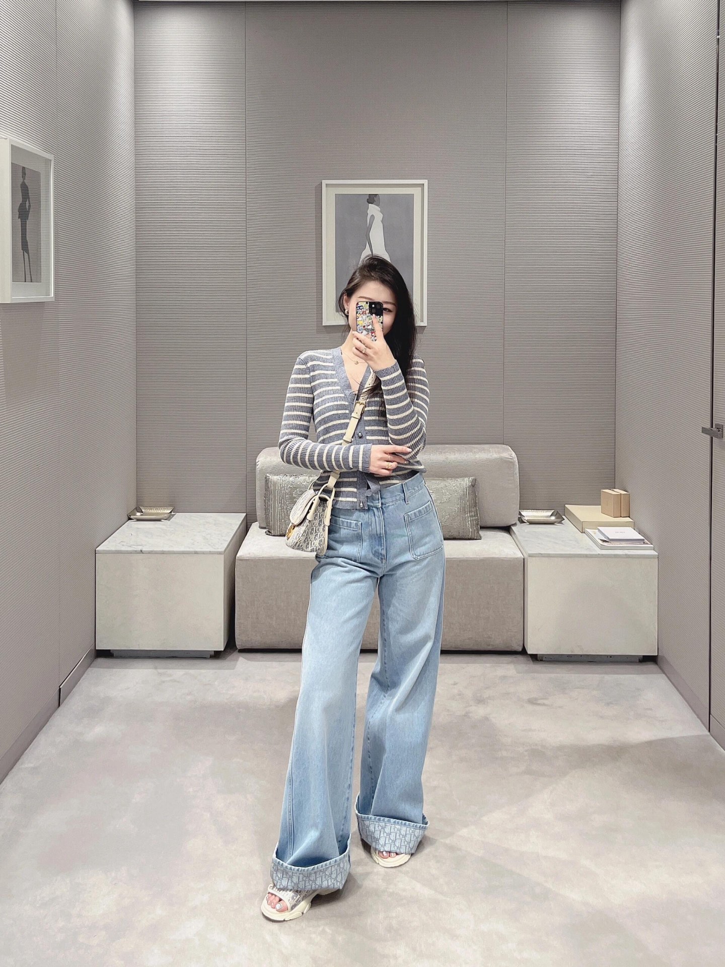 NO:434193,Dio* 25Ss spring and summer new style jacquard presbyopia double pocket curly jeans trousers | Exclusive yb development!  High-end production!  Customized D-letter jacquard denim light blue washing fabric youthful age-reducing feeling, fashionable and high-end upper body, cool and handsome, customized logo hardware with gold pocket embellishment, imported denim fabric three-dimensional and stylish, a series of matching easy to match fashionable outfits, S/M/L, dior, alexander wang19860909Dio* 25Ss春夏新款 提花老花双口袋卷边牛仔长裤丨独家yb开发！高版出品！定制内D字母提花牛仔浅蓝色洗水面料的青春减龄感 上身时髦高级 又酷帅 定制logo五金配金 口袋修饰点缀 进口牛仔面料立体有型 一系列搭配轻松拿捏时髦穿搭 现货发售S/M/L,,dior,alexander wang,Women's clothing