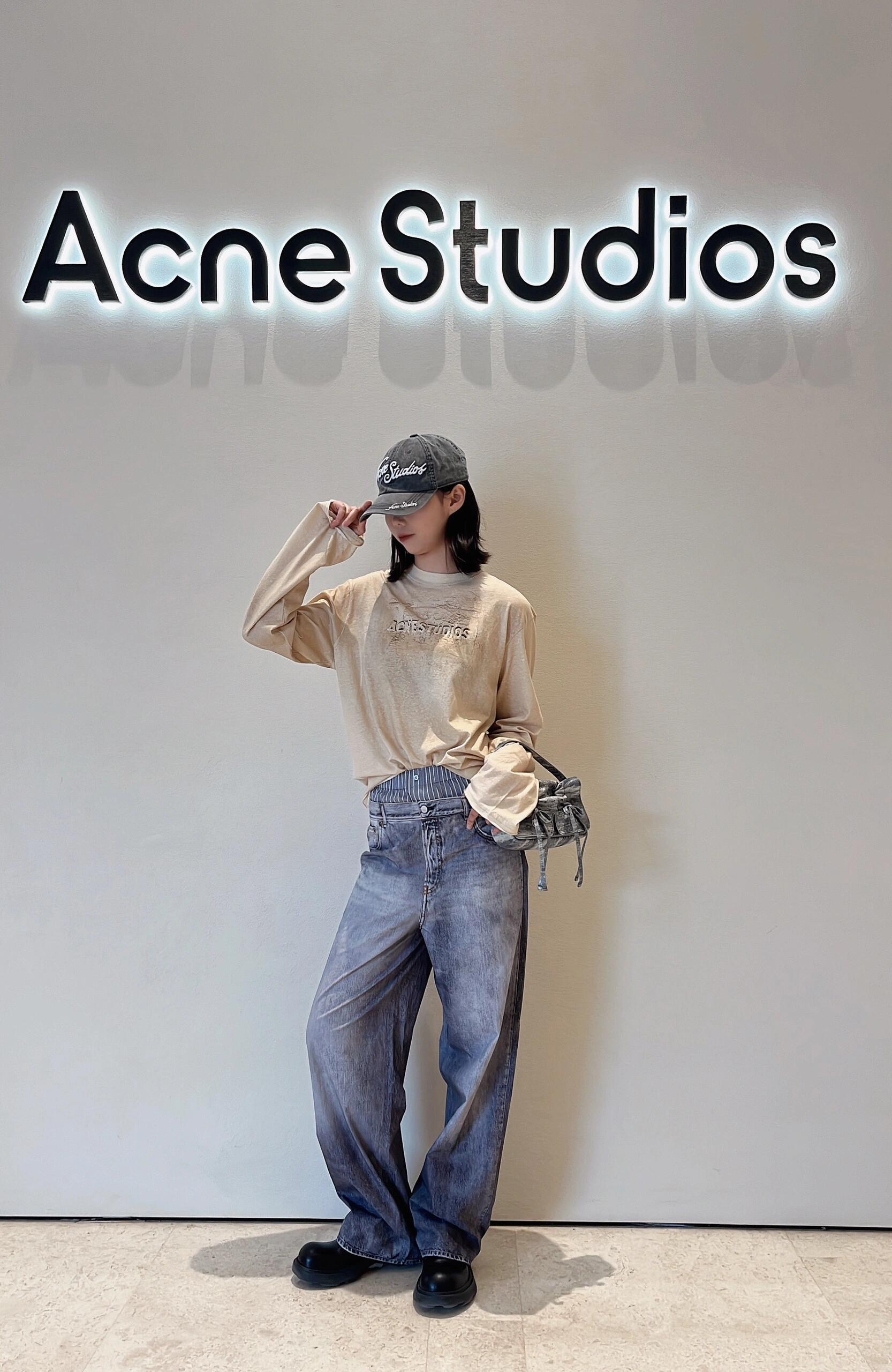 NO:434205,Acne Studio*s 25Ss spring and summer new style, air-sensing thin double waist pants | Exclusive yb development!  High-end production!  This is the only one of the thin summer pants!  !  The waist splicing design is very unique!  There is no placket or pocket on the pants. All the patterns are 3D printed. I have to say that ACNE's 3D printing technology is indeed very powerful!  The upper body is absolutely the West Coast!  S/M/L, acne studios, alexander wang19860909Acne Studi*s 25Ss春夏新款 空气感轻薄款双腰头神裤丨独家yb开发！高版出品！夏日轻薄神裤就这条了！！腰头拼接设计很有个性！裤子上没有门襟和口袋 所有的图案都是3D打印的 不得不说ACNE的3D打印技术的确很厉害！上身绝对西海岸！现货发售S/M/L,,acne studios,alexander wang,Women's clothing
