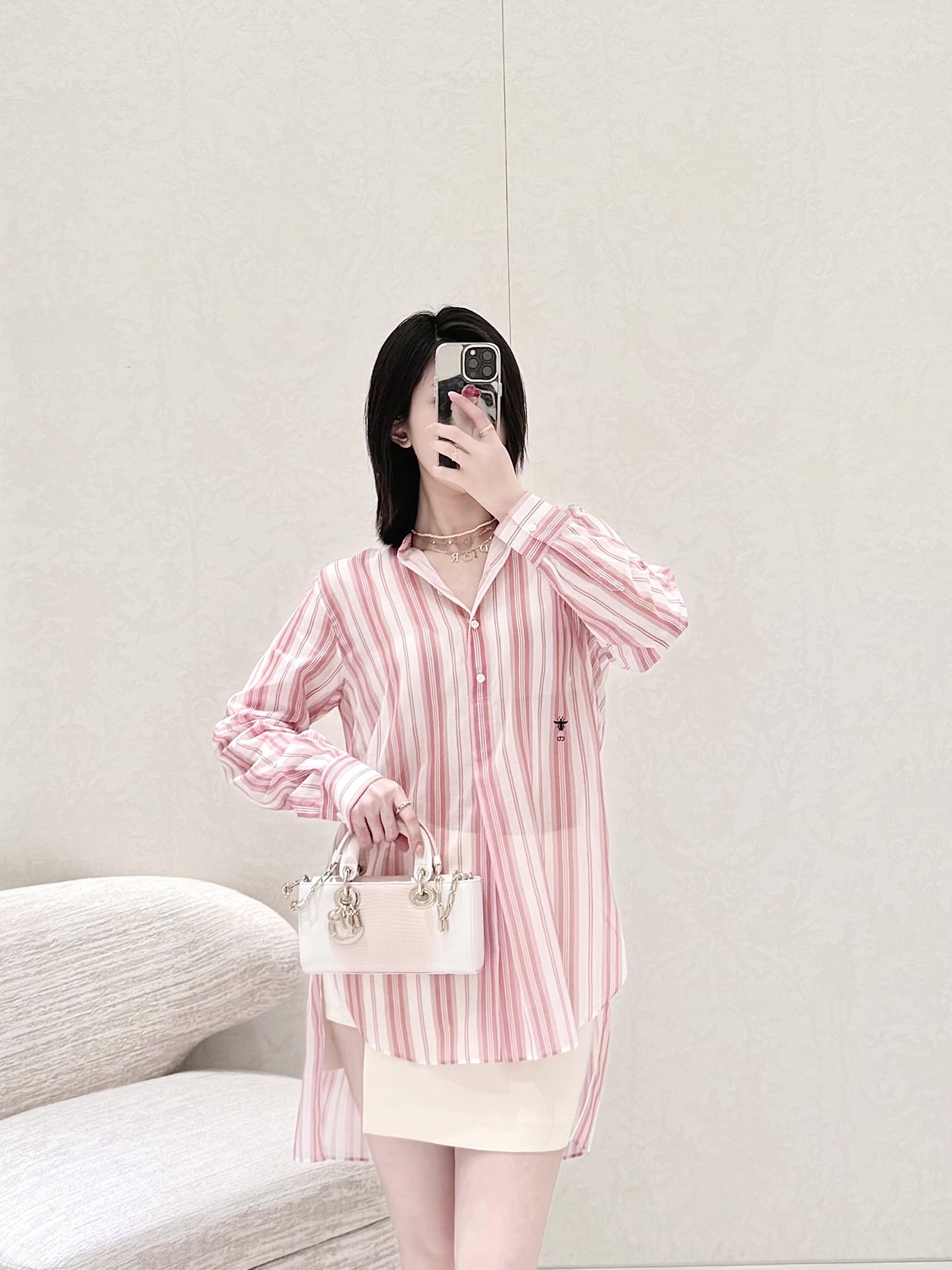 NO:435095,Dio*25 Spring and Summer Holiday New Product Striped Printed Shirt丨Exclusive High-Performance Production!  Reinterpret the classic pattern of D home. Custom imported silk cotton material is light and delicate, embroidered CD bee's classic short front and long slit design with romantic and casual style, elegant temperament and charming, and the workmanship quality depends on the details!  S/M/L, dior, dior,shirts,alexander wang19860909Dio*25春夏度假新品条纹印花衬衫丨独家高版出品！重新诠释 D家经典图案.定制进口丝棉材质轻盈细腻,刺绣CD小蜜蜂经典的前短后长开叉版型设计浪漫随性,气质优雅迷人,做工品质看细节！现货发售S/M/L,,dior,dior,shirts,alexander wang,Women's clothing