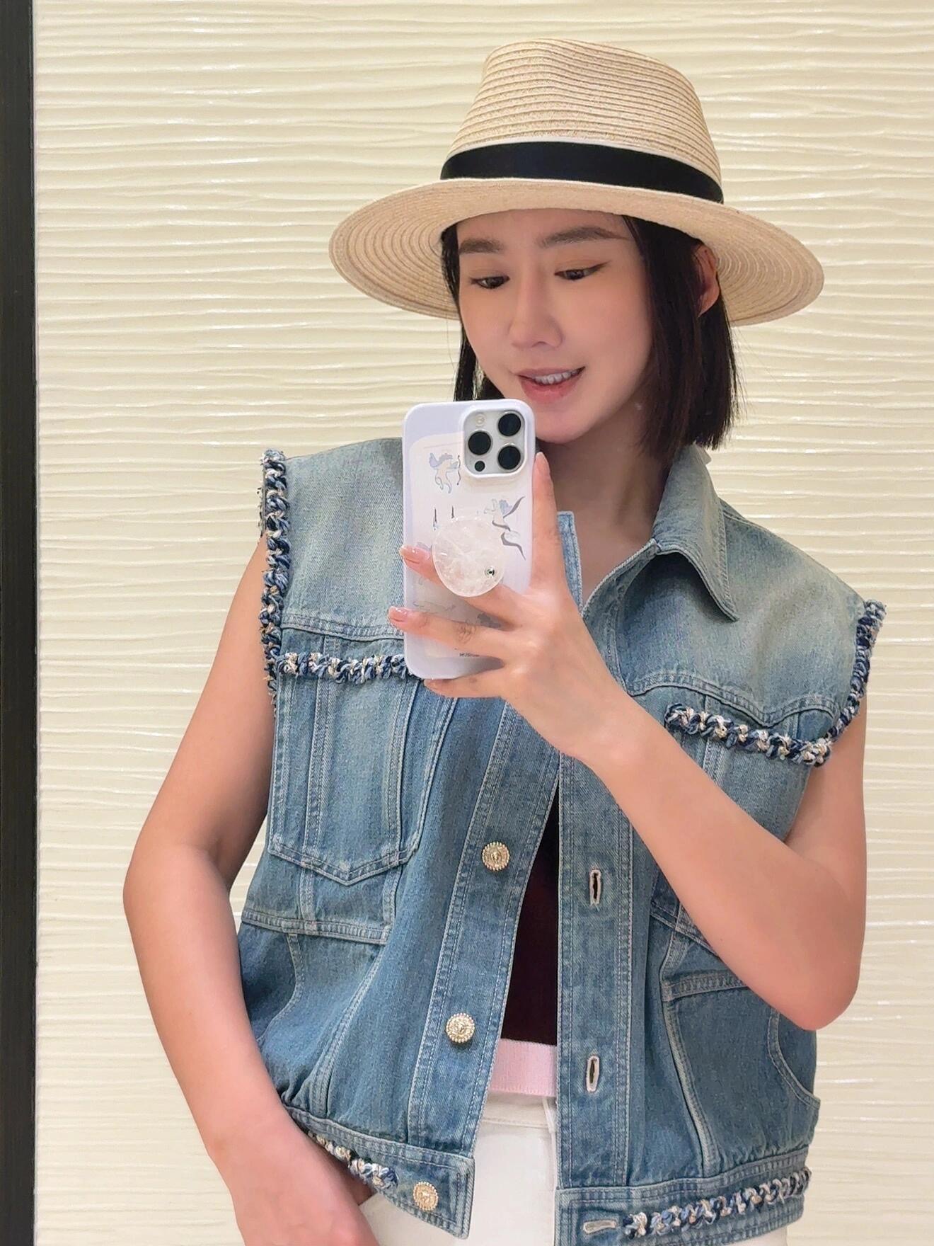 Chanel Denim Vest: Vintage Wash, Hand-Woven Trim, Slim Fit - Must-Have Layering Piece 2 i1750739022565 708 0 0