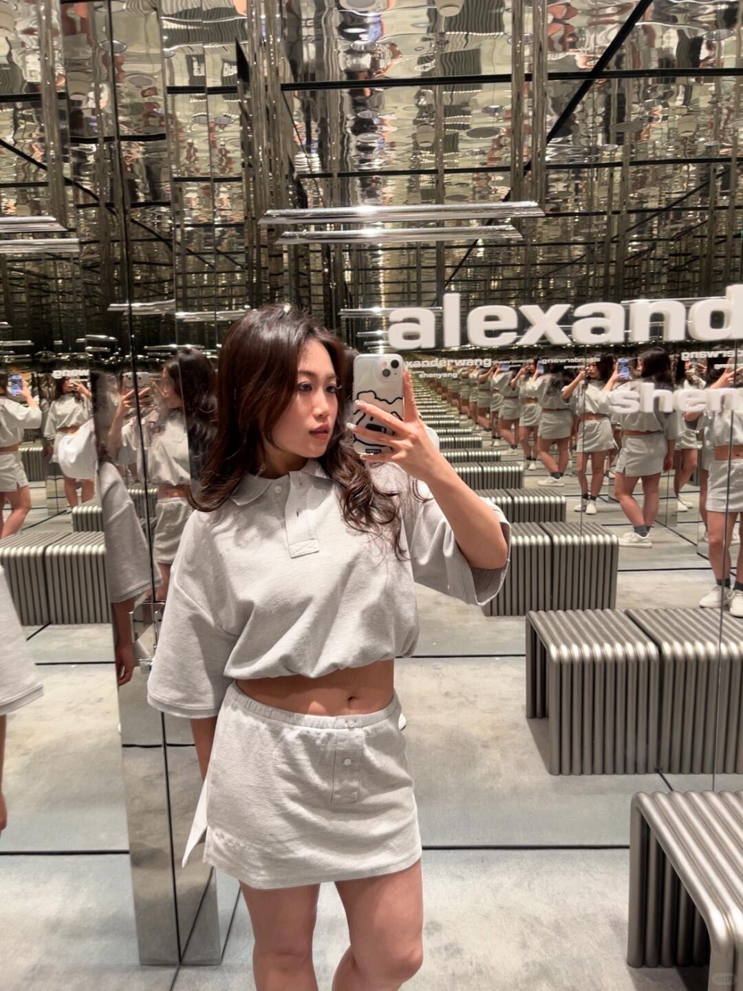 NO:436580,Alexand*r wang 25Ss spring and summer new style, micro-label embroidered bead floor cotton polo shirt + skirt suit | Exclusive yb development!  High-end production!  Made of soft bead flooring fabric, decorated with brand logo embroidery, drawstring elastic hem, short waist-hugging style to modify the figure, polo neckline, button opening and closing, recommended set to be sold in stock, S/M/L,, skirts, alexander wang19860909Alexand*r wang 25Ss春夏新款 微标刺绣珠地棉polo衫+半裙套装丨独家yb开发！高版出品！采用柔软珠地棉面料制作 饰有品牌标识刺绣 抽绳松紧下摆 短款收腰版型修饰身材 polo领口 纽扣开合 推荐一套入现货发售S/M/L,,skirts,alexander wang,Women's clothing