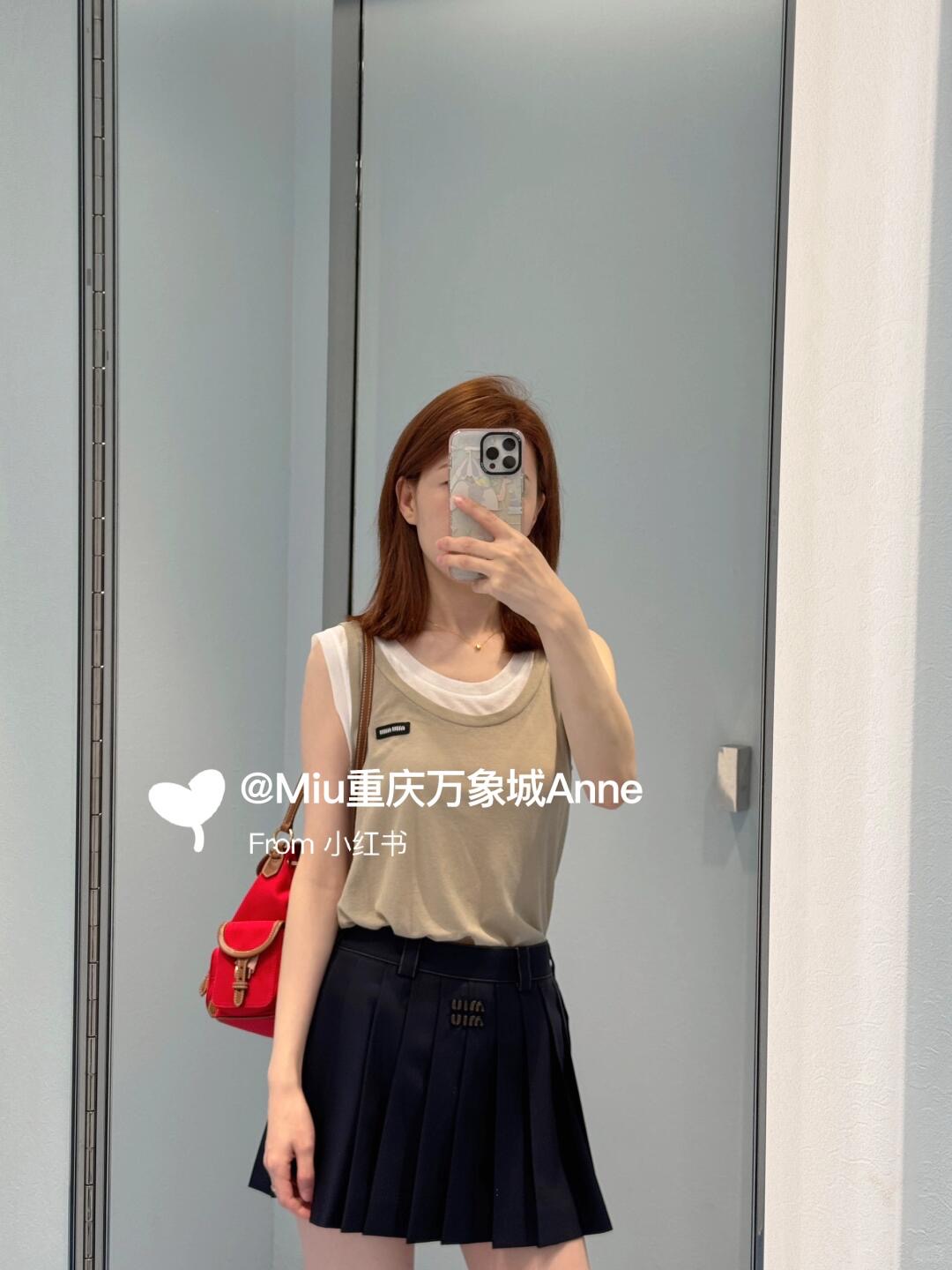 NO:436611,Miumi* 25Ss spring and summer new style, military blue academy style girl's pleated short skirt丨Exclusive yb development!  High-end production!  The imported twill worsted fabric has a great texture!  Retro college-style literary girls must-have items!  Positioning patch embroidered letters, the upper body looks huge and slim!  It is sweet or salty and has a versatile temperament that is not picky!  Workmanship quality depends on the details. S/M/L, miumiu, skirts, alexander wang19860909Miumi* 25Ss春夏新款 汔军蓝学院风少女压褶短半裙丨独家yb开发！高版出品！进口斜纹精纺面料质感超赞！复古学院风文艺少女必入单品！定位贴布刺绣字母,版型上身巨显瘦！可甜可盐气质百搭不挑人！做工品质看细节.现货发售 S/M/L,,miumiu,skirts,alexander wang,Women's clothing