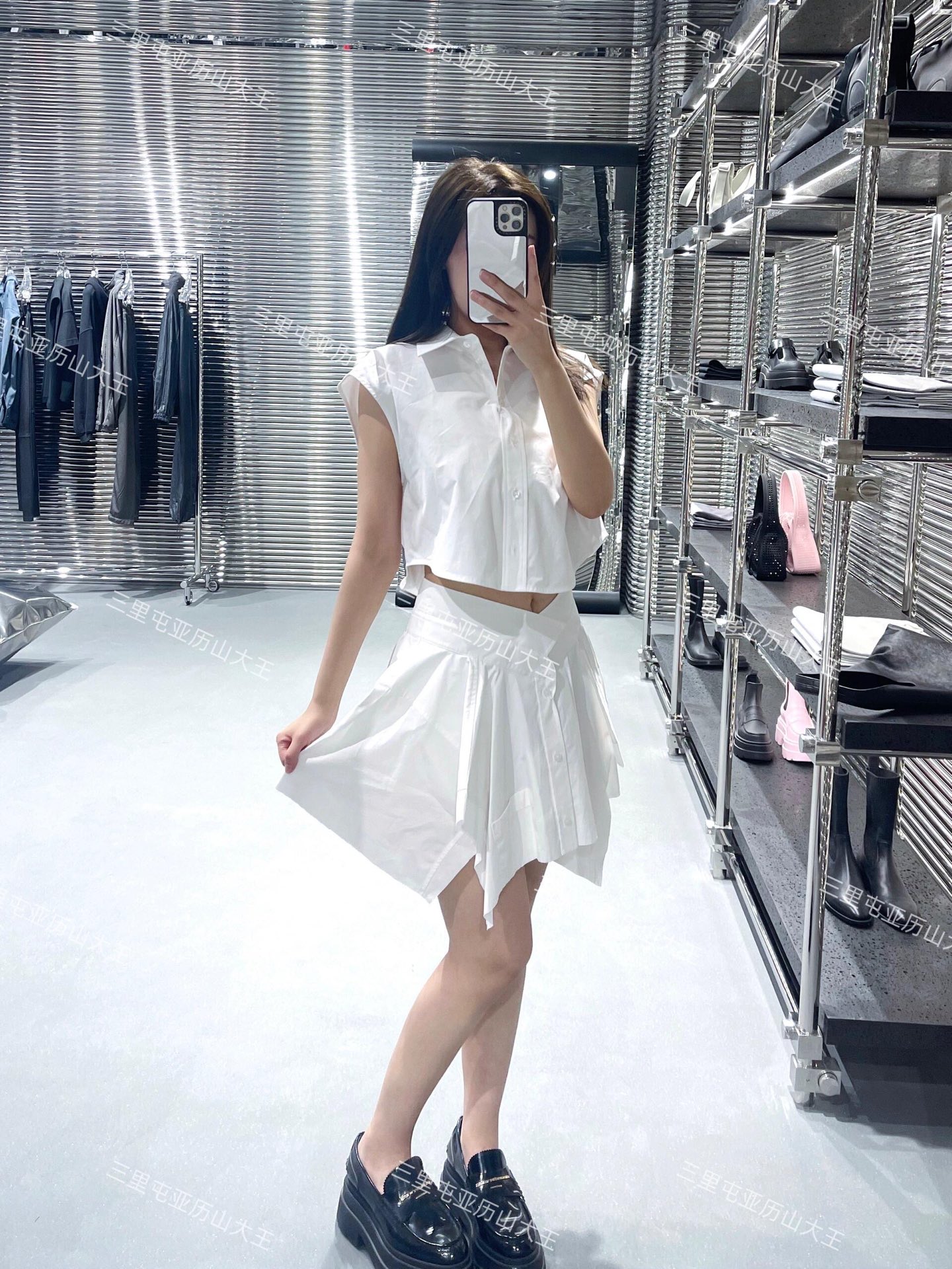 NO:466356,Alexande*Wang 25ss Spring and Summer New Style High-waisted irregular sports skirt丨Exclusive yb development!  High-end production!  Customized high-strength cotton poplin fabric, with delicate and crispy fabric, comfortable and elegant wear, customized logo buttons, the details of the whole piece are too heavy, the style makes it look taller and slimmer, the shape is also very high-end, fashionable and super fairy-like, this piece is really a pity, the king girl must be sold in stock S/M/L, alexander wang, skirts, alexander wang19860909Alexande*Wang 25ss春夏新款 高腰不规则运动半身裙丨独家yb开发！高版出品！采用定制的高支棉府绸面料,布面细腻挺括有型,穿着舒适显档次,定制logo扣子,一整件的细节太重工啦,版型显高显瘦,造型也很高级,时髦感又超仙的,这件真的爱惨了,大王女孩必入现货发售S/M/L,,alexander wang,skirts,alexander wang,Women's clothing