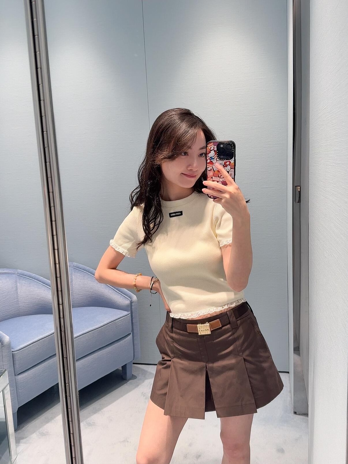 NO:437816,Miumi* 25Ss spring and summer new style, micro-label fungus lace short-sleeved T-shirt丨Exclusive yb development!  High-end production!  Different from the market version!  Age-reducing and fashionable!  The lace craftsmanship and letter label logo are low-key and luxurious, and the small and short style is versatile and not picky about people’s upper body. It’s not bad to be beautiful!  The imported high-density pure cotton fabric has a great texture, and the workmanship quality depends on the details!  S/M/L, miumiu, T-shirt,tees, t-shirt,alexander wang19860909Miumi* 25Ss春夏新款 微标木耳花边短袖T恤丨独家yb开发！高版出品！区别市面版本！减龄又时髦！对版蕾丝小花边工艺 字母标签logo低调奢华,小短款版型百搭不挑人上身美的不要不要的！进口高密纯棉面料质感超赞,做工品质看细节！现货发售S/M/L,,miumiu,T-shirt,tees，t-shirt,alexander wang,Women's clothing