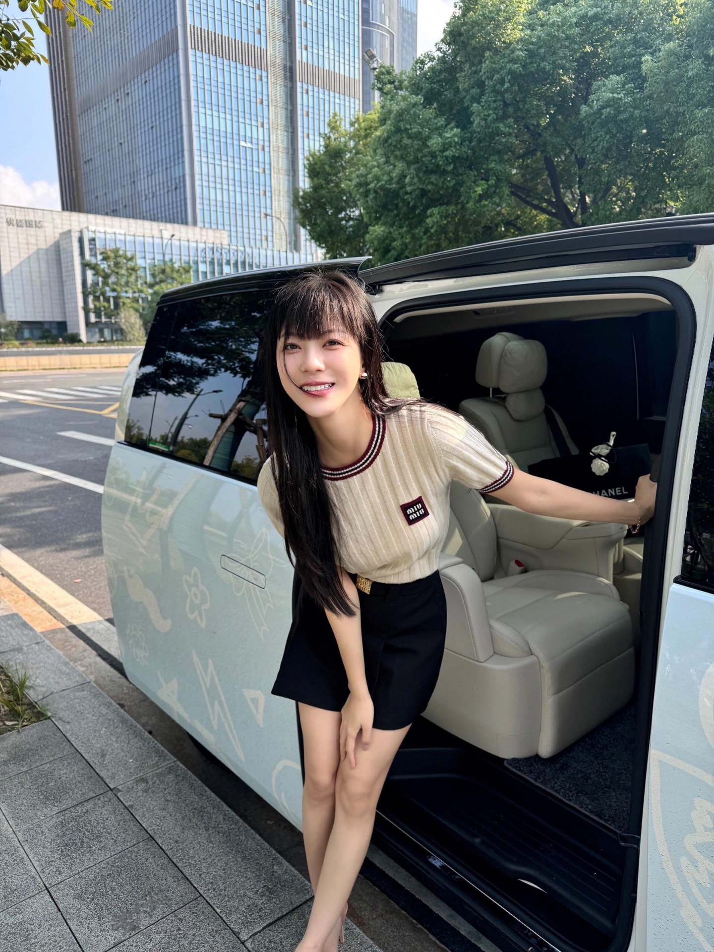 NO:441172,Miumi* 25Ss spring and summer new logo micro-label college style short-sleeved knitted round neck top丨Exclusive yb development!  High-end production!  Soft and comfortable knitted fabric presents simple lines, embellishes logo patches, highlighting classic style and unique personality, and single-layer classic items. A series of S/M/L on sale in stock, Miumiu, T-shirt, alexander wang19860909Miumi* 25Ss春夏新款 logo微标学院风短袖针织圆领上衣丨独家yb开发！高版出品！柔软舒适的针织面料呈现简约线条,点缀徽标贴饰,彰显经典风范与独特个性,单穿叠穿的经典单品 一系列 现货发售S/M/L,,miumiu,T-shirt,alexander wang,Women's clothing