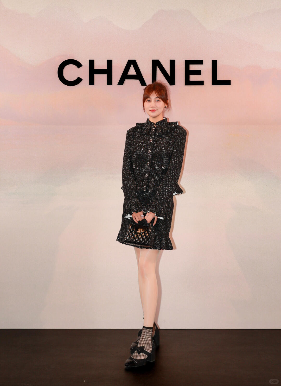 NO:441979,Jacket Skirt Chane* 25A High-end Handicraft Series New French Palace Style Sequin Ruffled Jacket Skirt | Exclusive YB Development!  High-end production!  High-end custom tweed fabric Customized age-reducing pleated ruffled lapel design Sequin embellishment High-waisted skirt version Hem pleated design Super long legs A set of high-end upper body details are perfect for the most beautiful flowers in the world. Take it separately. S/M/L, chanel, skirts, jackets & coats, alexander wang19860909外套 半裙 Chane* 25A高级手工坊系列新款 法式宫廷风亮片荷叶边外套半裙丨独家yb开发！高版出品！高级定制粗花呢软呢面料 定制减龄的褶皱荷叶边翻领设计 亮片点缀 高腰裙版 下摆褶皱设计 超显腿长 一套上身非常高级细节满分绝绝子 人间富贵花太美啦 分开拿 现货发售S/M/L,,chanel,skirts,jackets & coats,alexander wang,Women's clothing