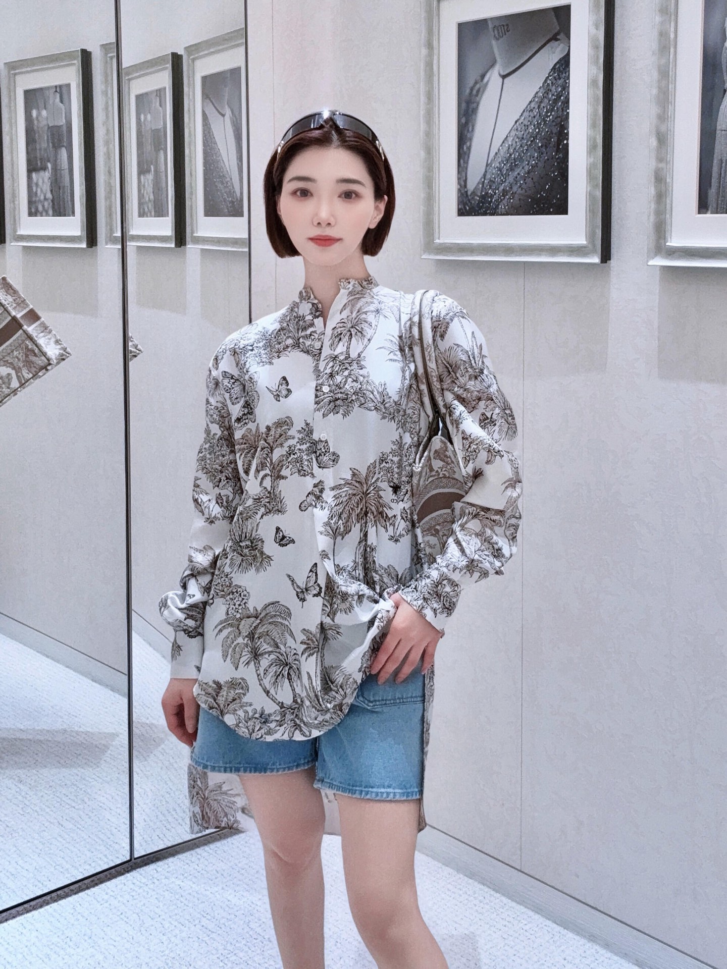 NO:443416,Dio* 25Fw early autumn new style Ruyi printed pattern silk shirt丨Exclusive yb development!  High-end production!  Mulberry silk material, texture, comfortable skin care, small stand-up collar shirt cut, full of natural elements of animal and plant, light color matching, quite new Chinese style, and echo the refreshing vacation atmosphere of the hot summer, using tailoring and details to improve the exquisiteness, the shirt is short in front and long in the back, the upper body is more fashionable and stylish, elegant temperament, S/M/L on stock,,dior,shirts,real silk,alexander wang19860909Dio* 25Fw早秋新款 茹伊印花图案真丝衬衫丨独家yb开发！高版出品！桑蚕丝材质 质感光泽 养肤舒适 小立领衬衫剪裁 通体满印椰树蝴蝶等动植物自然元素 配色清淡颇具新中式风格 同时呼应炎炎夏日的清爽度假气息 利用剪裁和细节提升精致度 衬衫前短后长 上身更为洋气时髦 气质高雅 现货发售S/M/L,,dior,shirts,real silk,alexander wang,Women's clothing