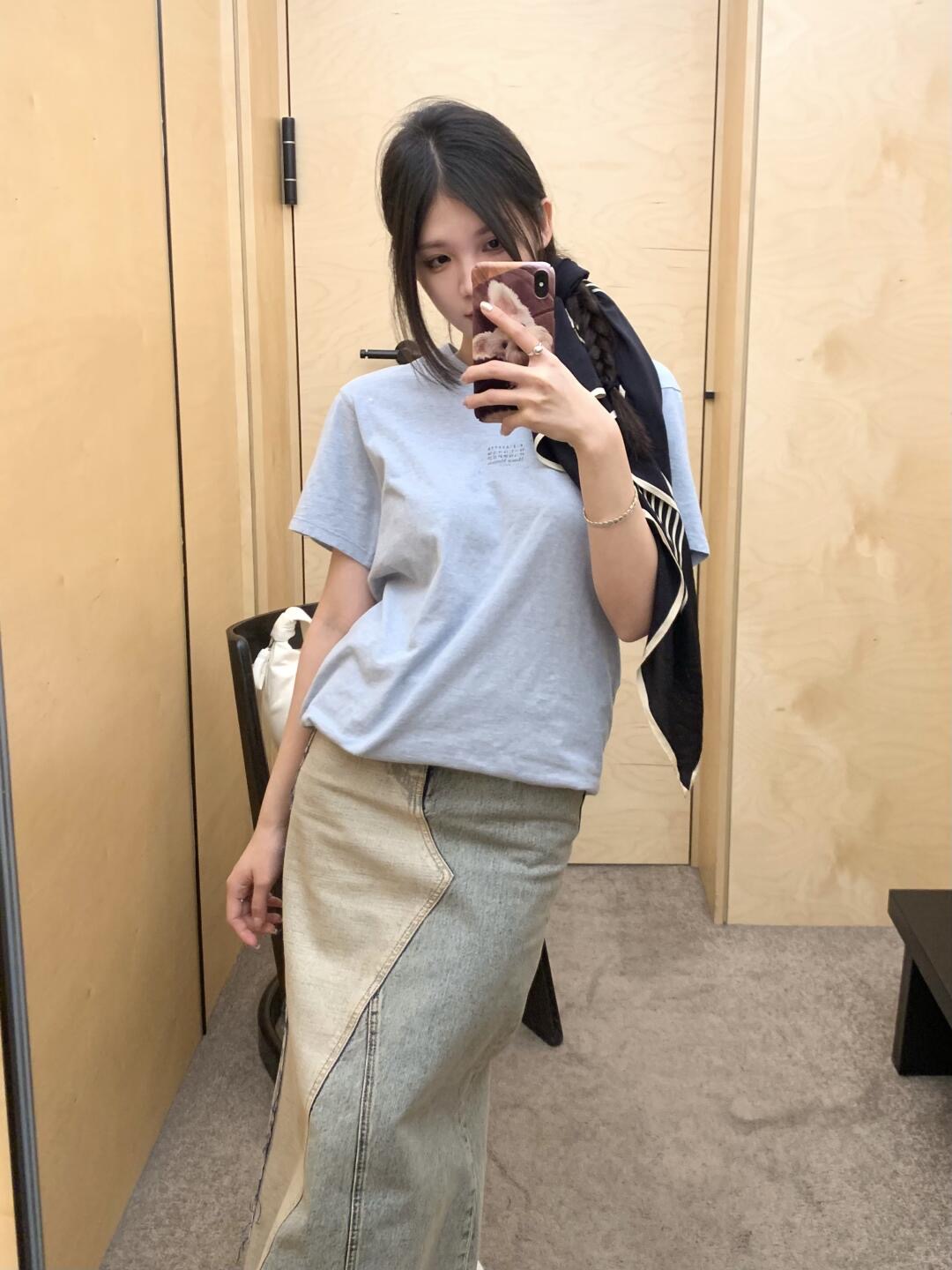 NO:445321,Maison Margi*la 25Ss spring and summer new style haze blue printed round neck short-sleeved T-shirt丨Exclusive high-end production!  Super comfortable T-shirt, the best choice for summer outfits, a must-have for daily travel, the overall upper body effect is clean and refreshing, such a T-shirt is one of the items you have!  Randomly match is a perfect trendy essence. S/M/L is available in stock, T-shirt,tees, t-shirt,alexander wang19860909Maison Margi*la 25Ss春夏新款 雾霾蓝印花圆领短袖T恤丨独家高版出品！超级舒适的T恤 夏天穿搭最佳选择 日常出街必备 整体上身效果干净清爽这样的T恤就是人手一件的存在！随意搭配就是妥妥的时髦精 现货发售S/M/L,,T-shirt,tees，t-shirt,alexander wang,Women's clothing