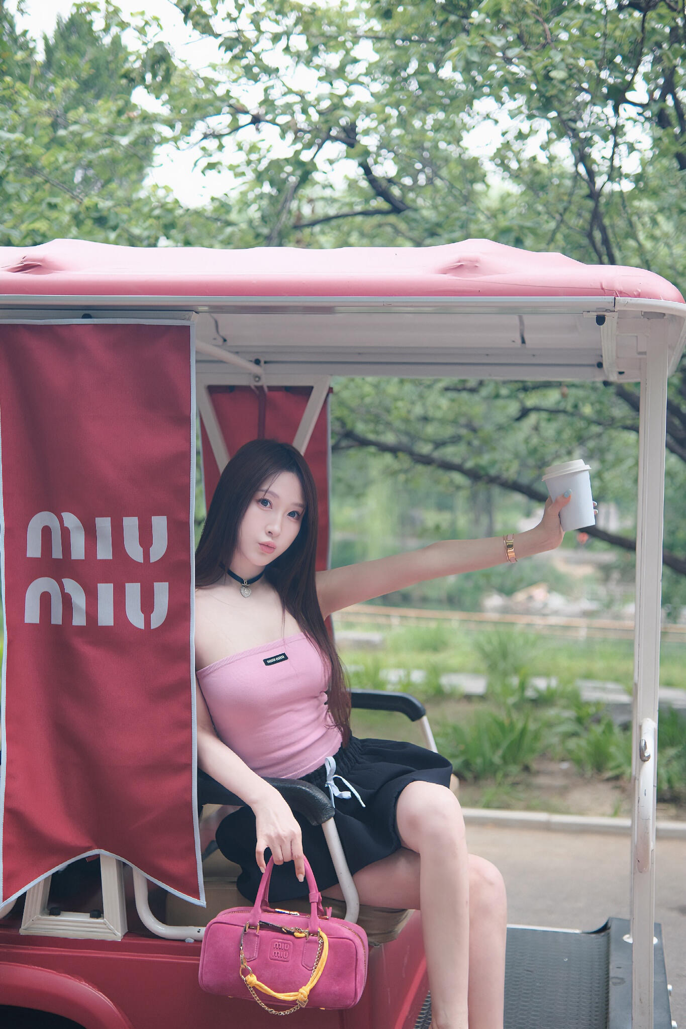 NO:447434,Miumi* 25Ss spring and summer new model, micro-label fluorescent color knitted strapless 丨Exclusive yb development!  High-end production!  Imported yarn weaving, delicate texture, soft and comfortable, flat-mouth strap cutting, threaded edges add exquisite tone, slim fit style to create a fashionable temperament, slim and inclusive body, two fluorescent bright colors available in the whole body, embellished with the center letter logo, displaying elegant and sweet brand tone, the strap top is extremely matched, unlocking various outfits!  S/M/L, miumiu, alexander wang19860909Miumi* 25Ss春夏新款 微标荧光色针织抹胸丨独家yb开发！高版出品！进口纱线织造 细腻肌理 柔软舒适 平口抹胸裁剪 螺纹包边增添精致调性 修身版型穿出时髦气质 显瘦包容身材 通体两款荧光亮色可选 居中字母徽标点缀 展示优雅甜美的品牌调性 抹胸上衣搭配性极高 解锁各种穿搭方式！现货发售S/M/L,,miumiu,alexander wang,Women's clothing