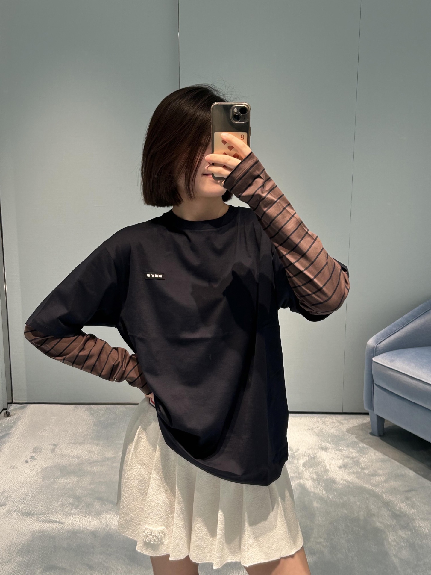 NO:451696,Miumi* 25Fw early autumn new style, college style navy blue spliced ​​striped fake two-piece long-sleeved T-shirt | Exclusive yb development!  High-end production!  Two must-have items for wardrobe!  Simple yet stylish!  A very personalized design style!  A long-sleeved T-style photo shoot that makes a great comedy!  Full of fashion sense!  Classic and pleasing to the eye, people want to have it at first sight~ It is a concave shape that makes it look good and easy to wear on the street~the loose style~S/M/L,,miumiu,tees,t-shirt,alexander wang19860909Miumi* 25Fw早秋新款 学院风藏蓝色拼接条纹假两件长袖T恤丨独家yb开发！高版出品！衣柜必备款假两件来咯！简单又不失格调！个性十足的设计风格！出街拍照非常出片的一款长袖T！时髦感十足！经典又耐看让人一看就想拥有～凹起造型来妥妥的好看轻松穿出街头感～宽松版型～现货发售S/M/L,,miumiu,tees，t-shirt,alexander wang,Women's clothing